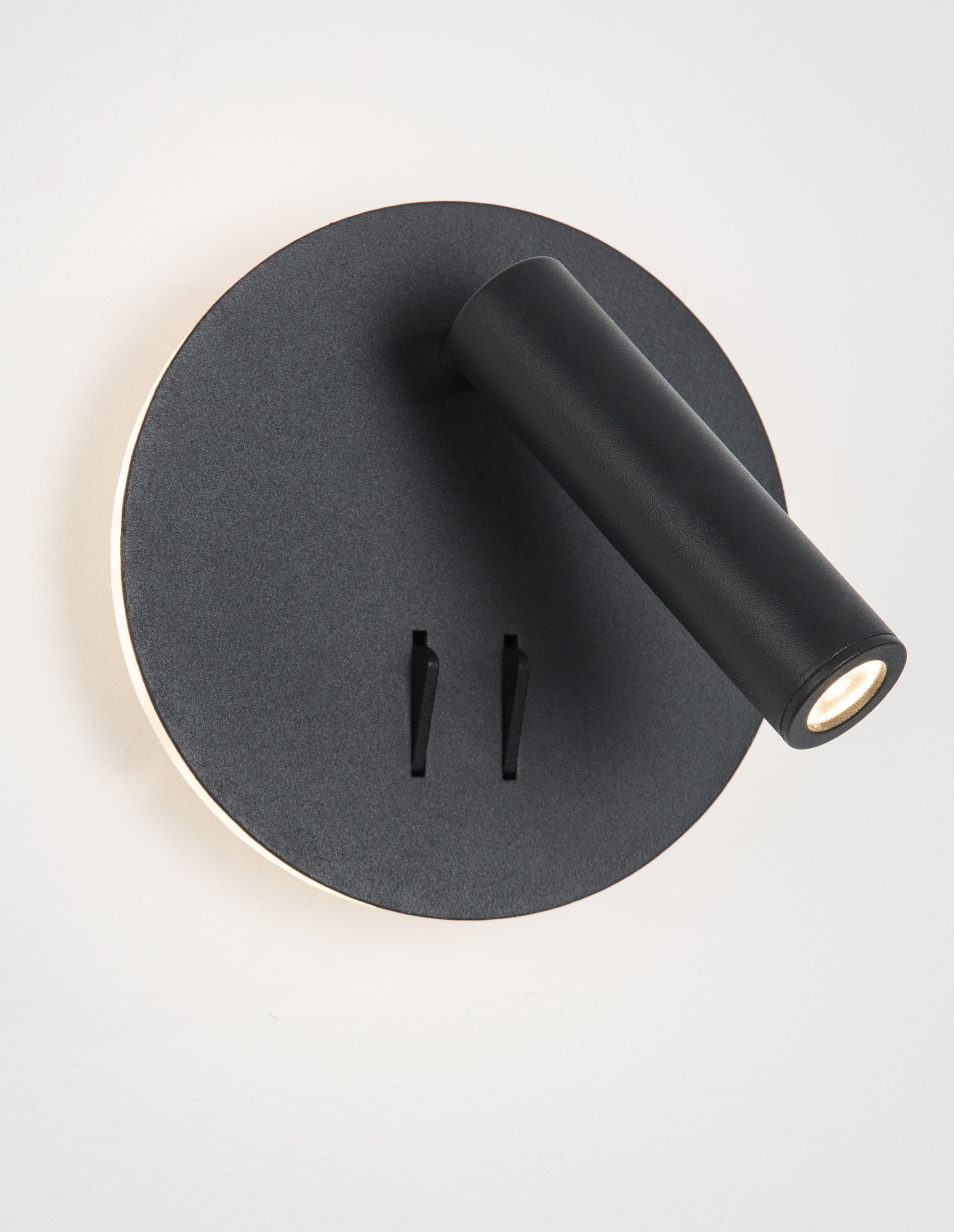 PENOR | W 5.7 H 14 D 14 cm | 9 W | 3000 K | 780 lm | IP20 | Schwarz | Stahl/Aluminium/Acryl