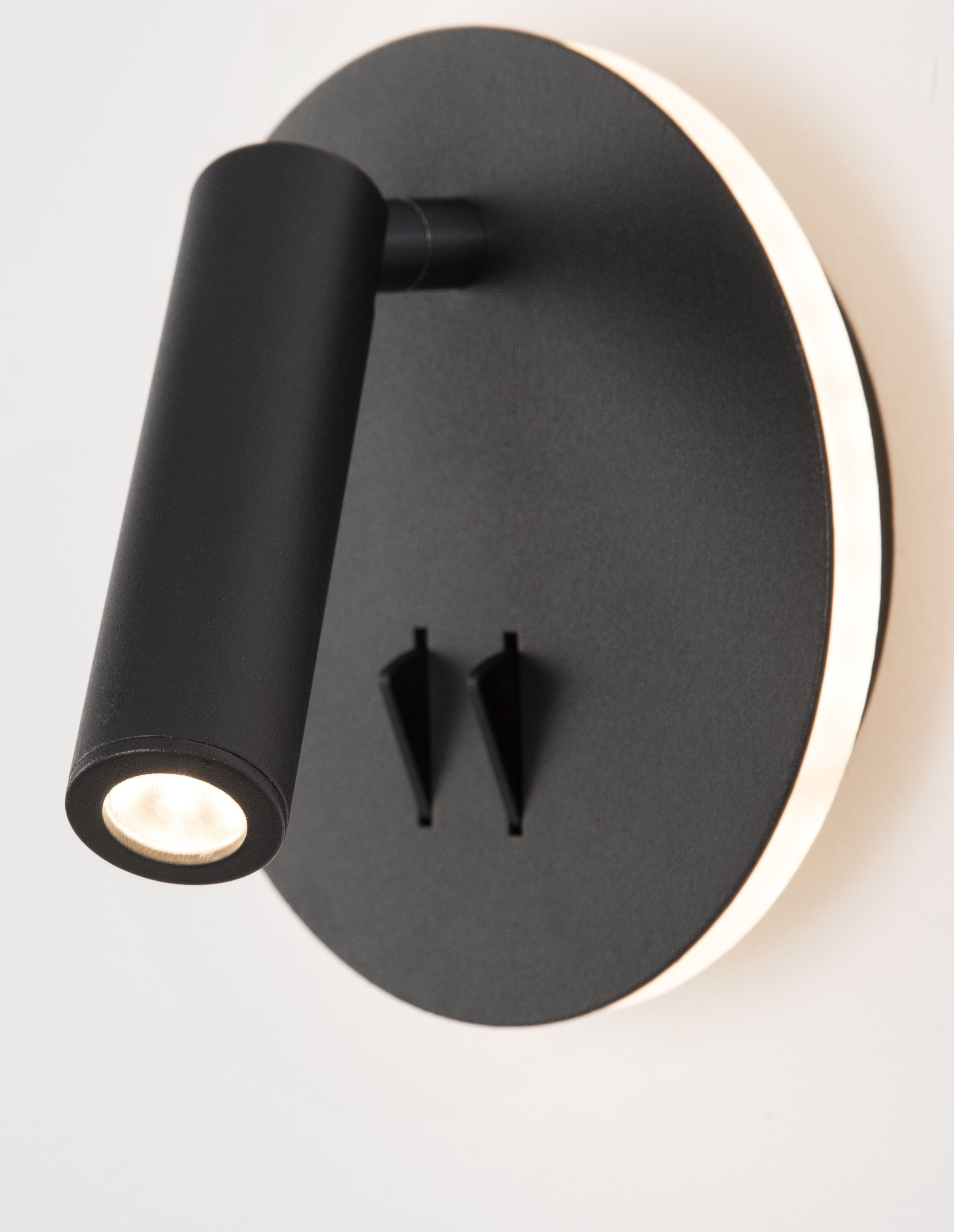PENOR | W 5.7 H 14 D 14 cm | 9 W | 3000 K | 780 lm | IP20 | Schwarz | Stahl/Aluminium/Acryl