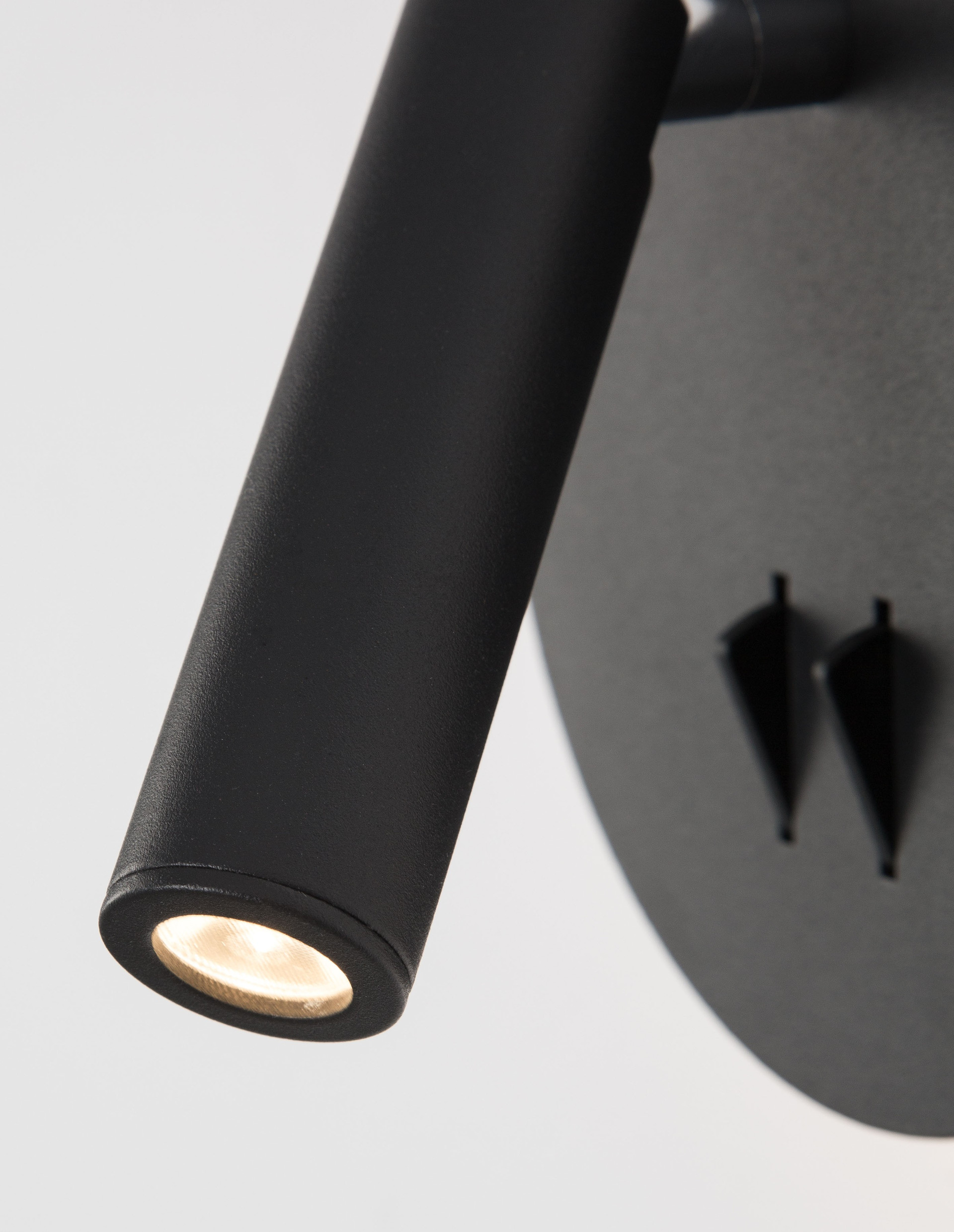 PENOR | W 5.7 H 14 D 14 cm | 9 W | 3000 K | 780 lm | IP20 | Schwarz | Stahl/Aluminium/Acryl