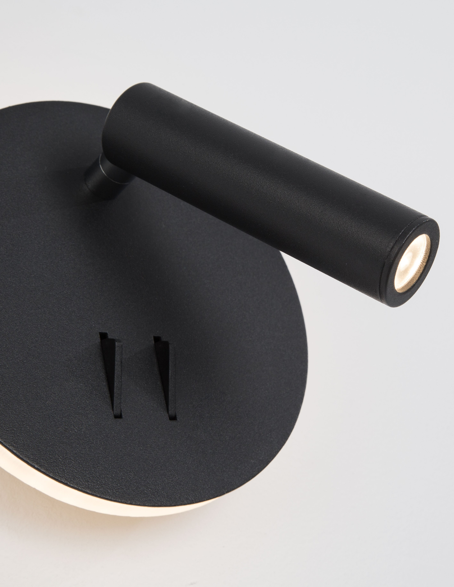 PENOR | W 5.7 H 14 D 14 cm | 9 W | 3000 K | 780 lm | IP20 | Schwarz | Stahl/Aluminium/Acryl