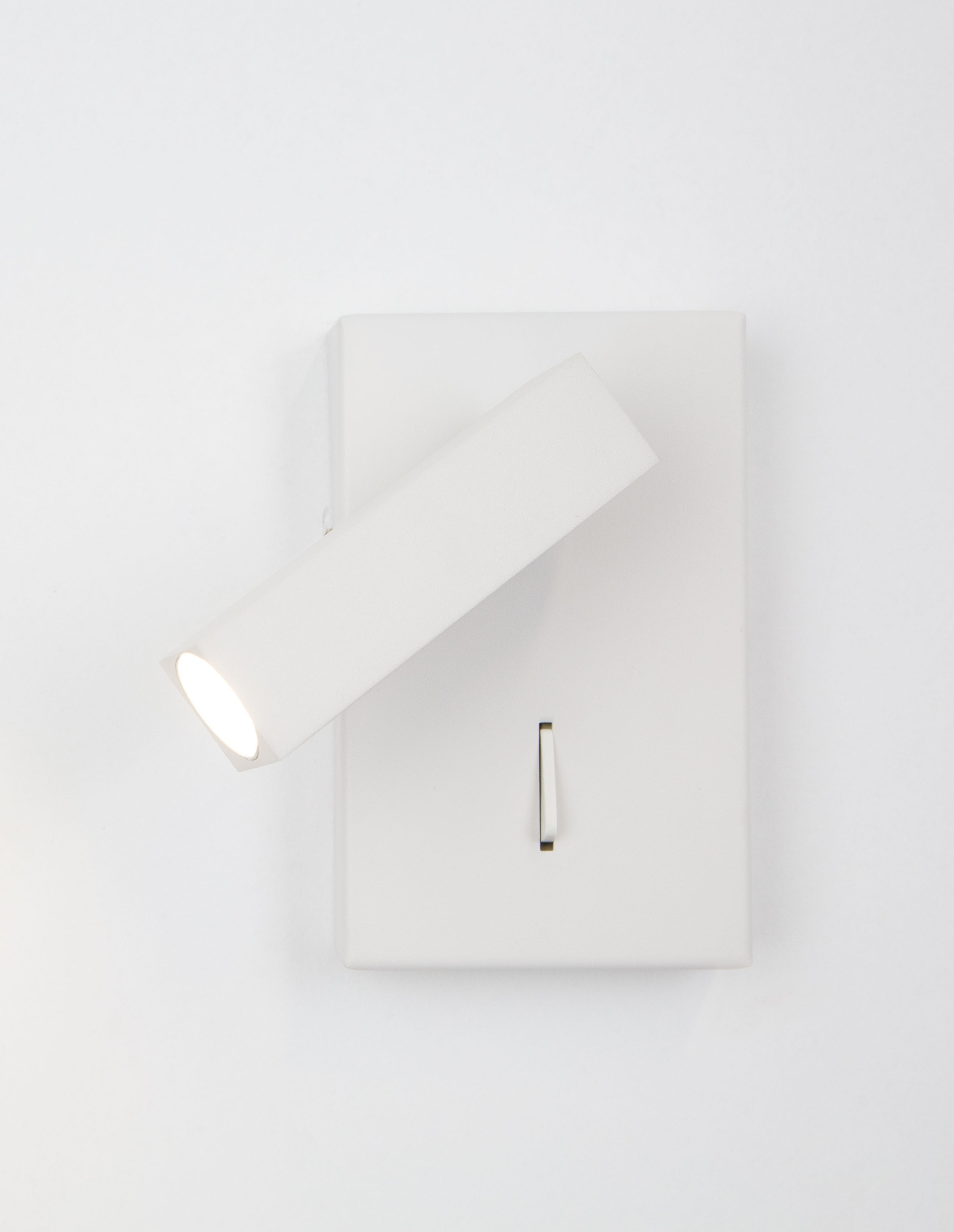 DONA | L 9 H 14.5 cm | 3 W | 3000 K | 180 lm | IP20 | White | Aluminum