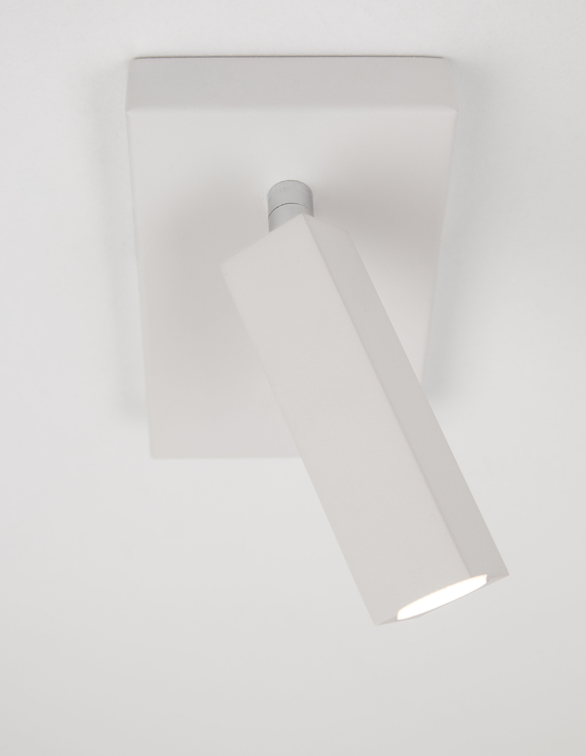 DONA | L 9 H 14.5 cm | 3 W | 3000 K | 180 lm | IP20 | White | Aluminum