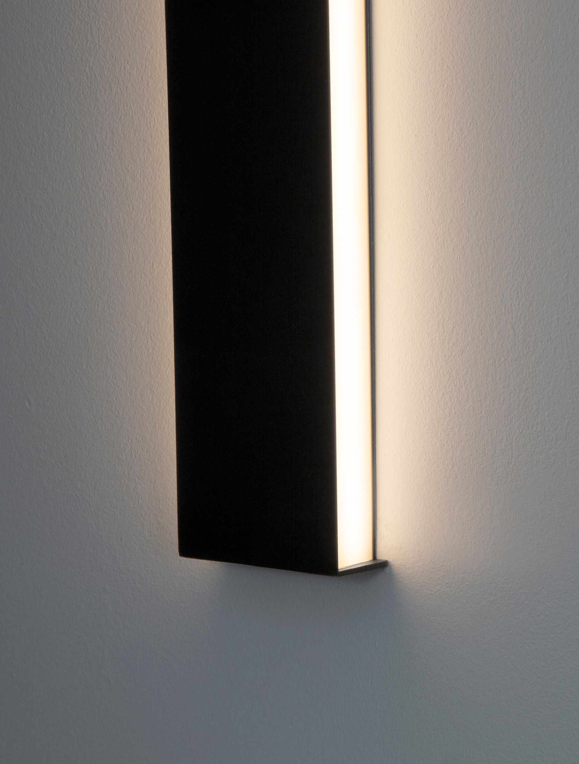 SELINE | L 120 W 2.7 H 7.5 cm | 44 W | 3000 K | 3124 lm | IP44 | Schwarz | Aluminium