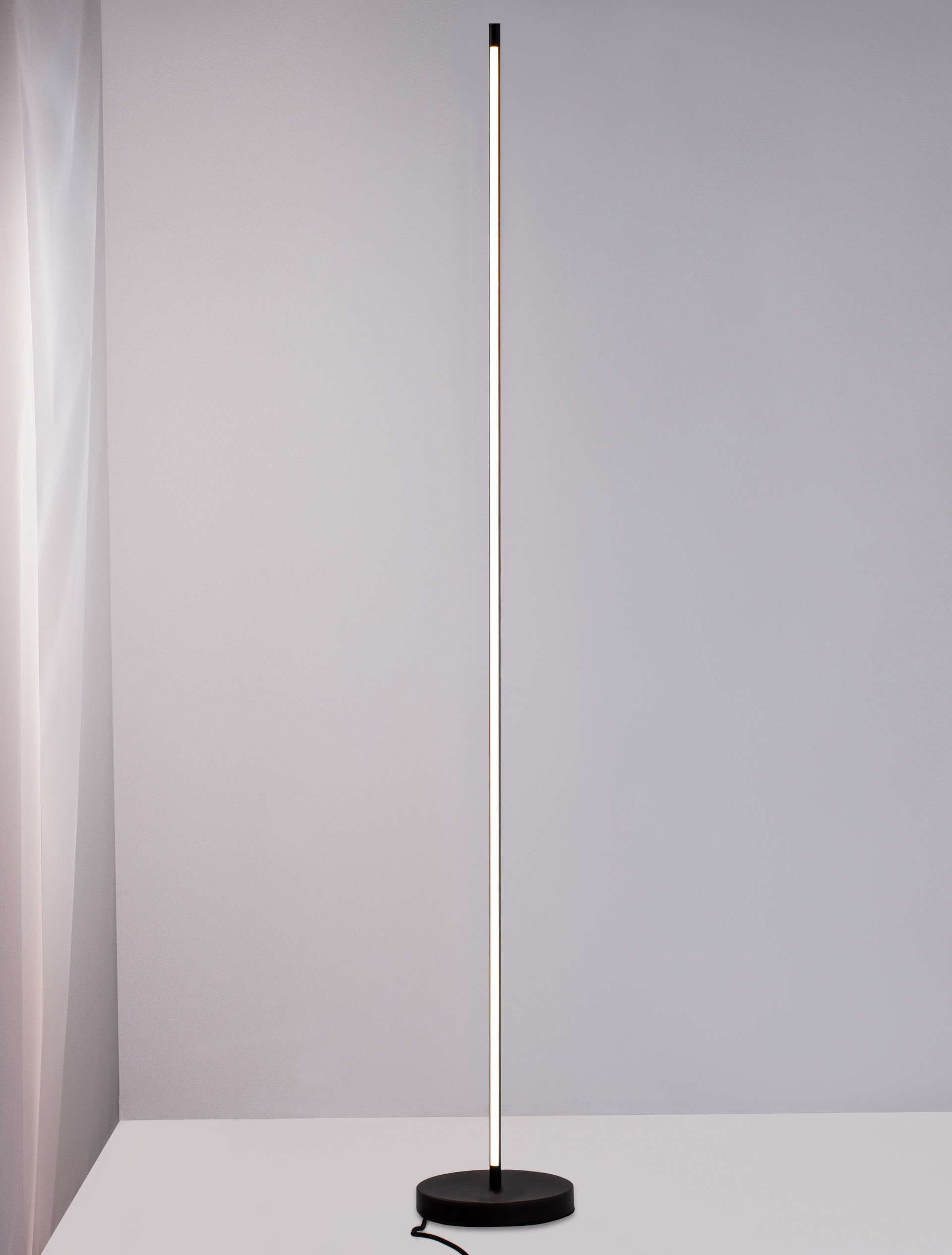 COLBY | H 150 D 20 cm | 18 W | 3000 K | 1260 lm | IP20 | Schwarz | Aluminium