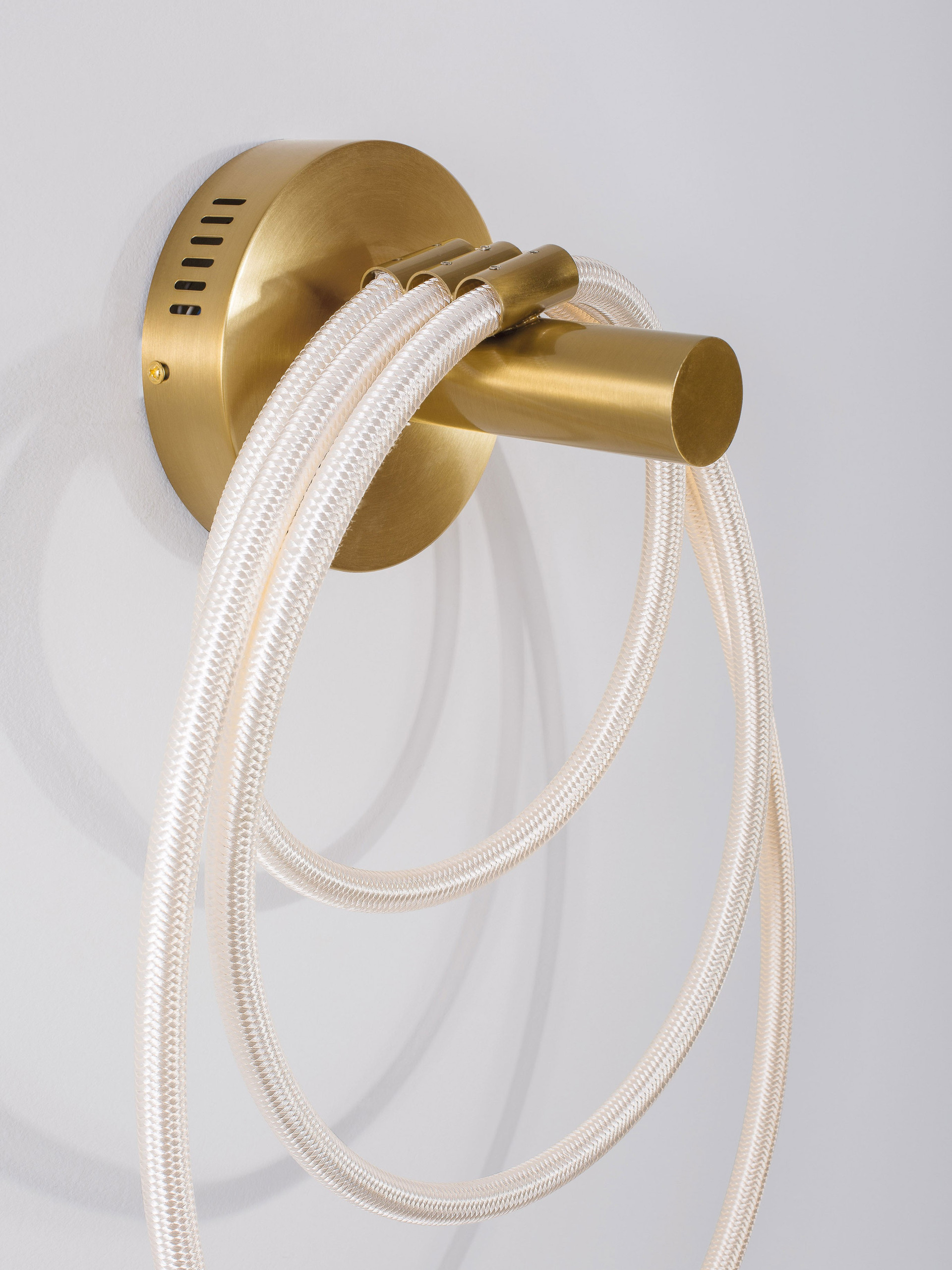 CERELIA | W 17 H 50 D 35 cm | 29.5 W | 3000 K | 1861 lm | IP20 | Gold | Metal/Silicone