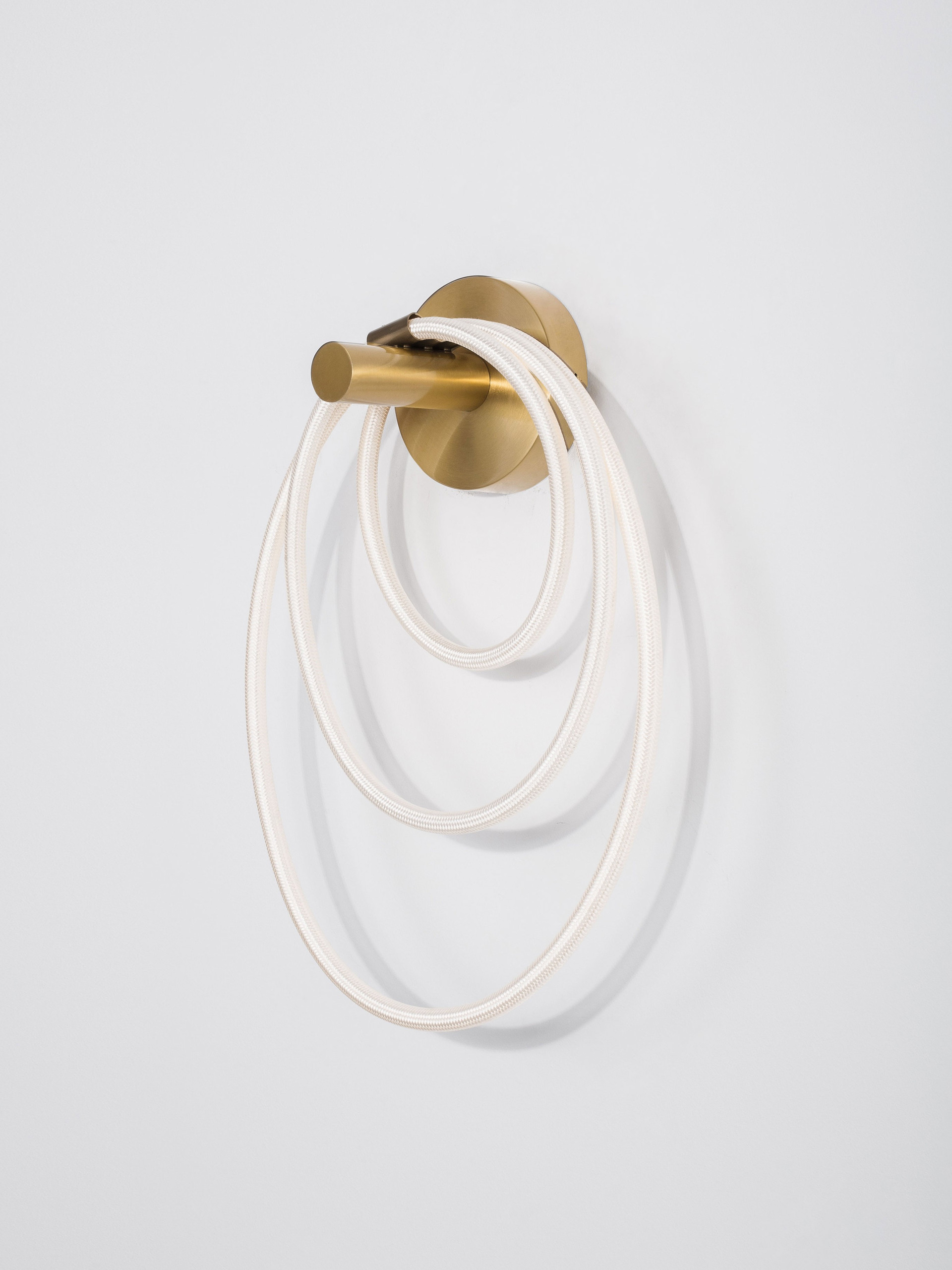 CERELIA | W 17 H 50 D 35 cm | 29.5 W | 3000 K | 1861 lm | IP20 | Gold | Metal/Silicone