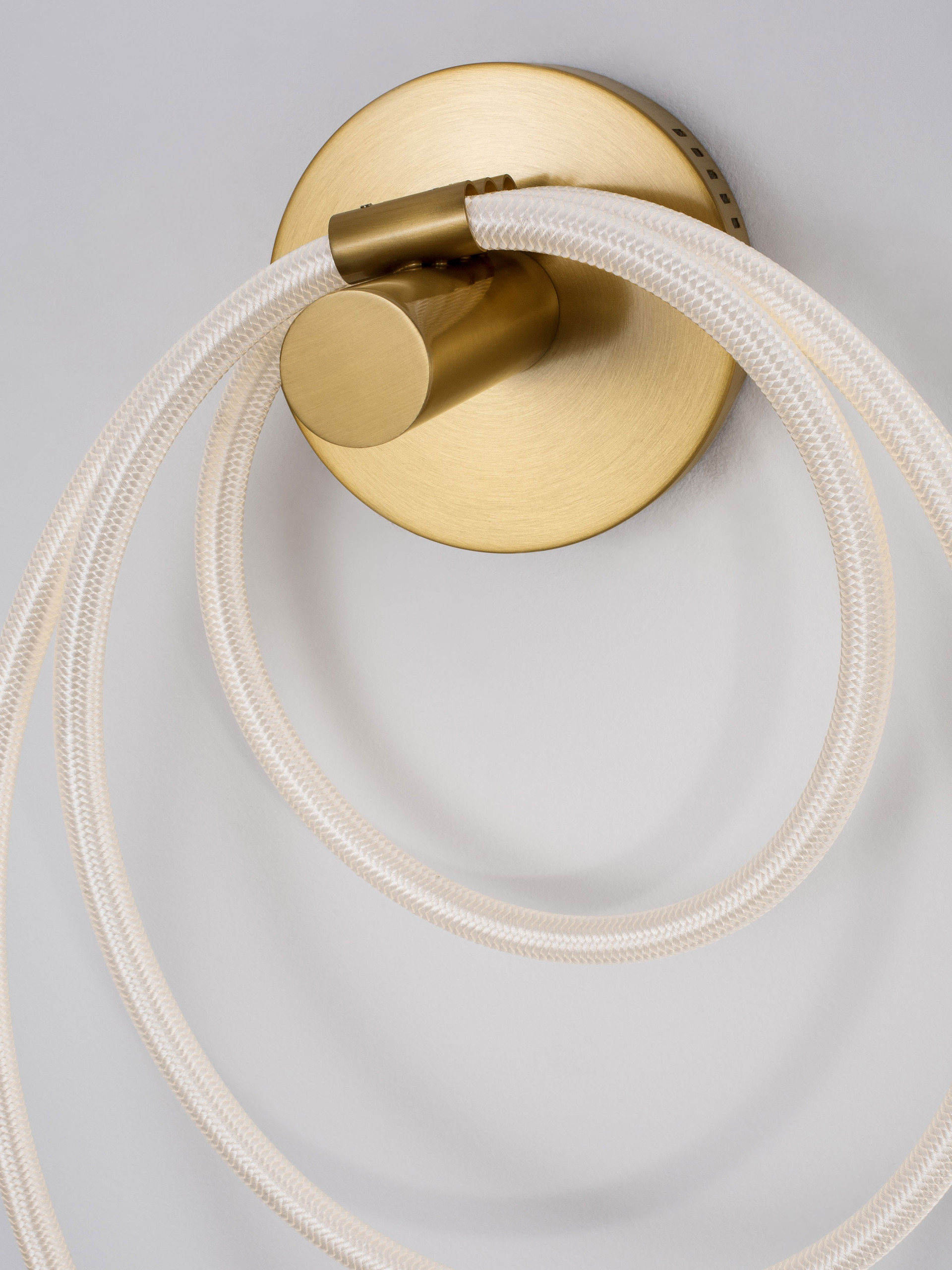 CERELIA | W 17 H 50 D 35 cm | 29.5 W | 3000 K | 1861 lm | IP20 | Gold | Metal/Silicone