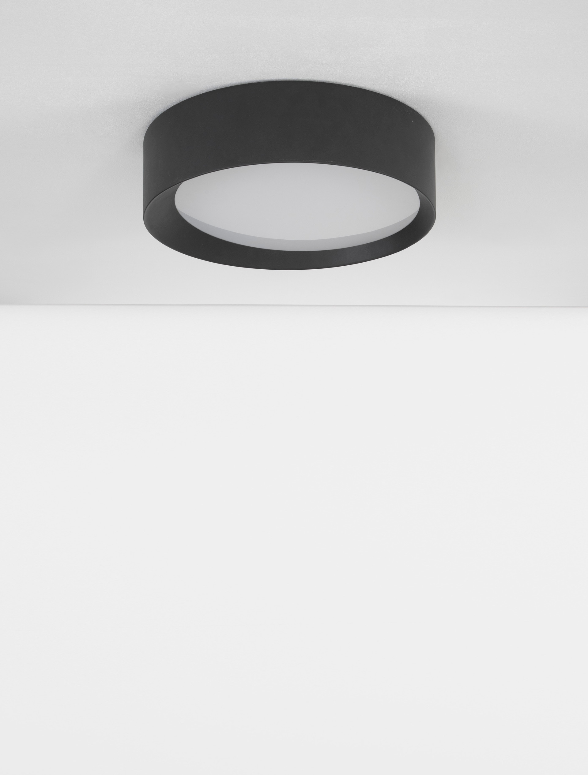 OBY | H 12 D 45 cm | 30 W | 3000 K | 1800 lm | IP20 | Black | Aluminum/Acrylic