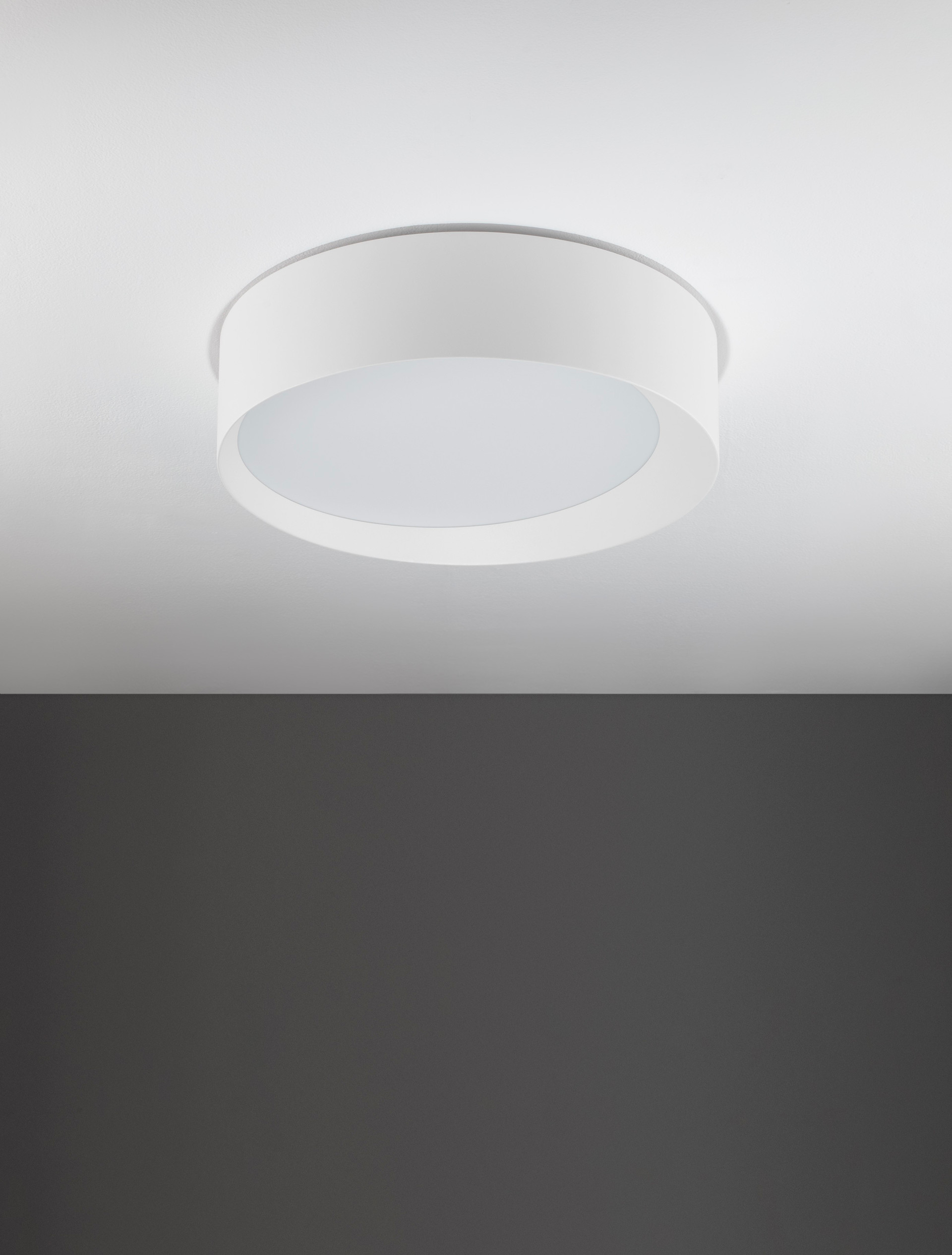 OBY | H 12 D 45 cm | 30 W | 3000 K | 1800 lm | IP20 | White | Aluminum/Acrylic