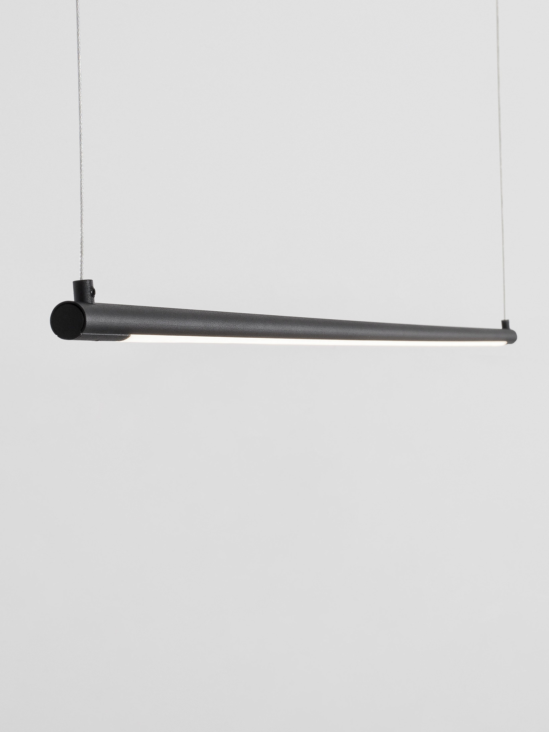 ELETTRA | L 120 W 7 H 150 cm | 20 W | 3000 K | 677 lm | IP20 | Black | Aluminum