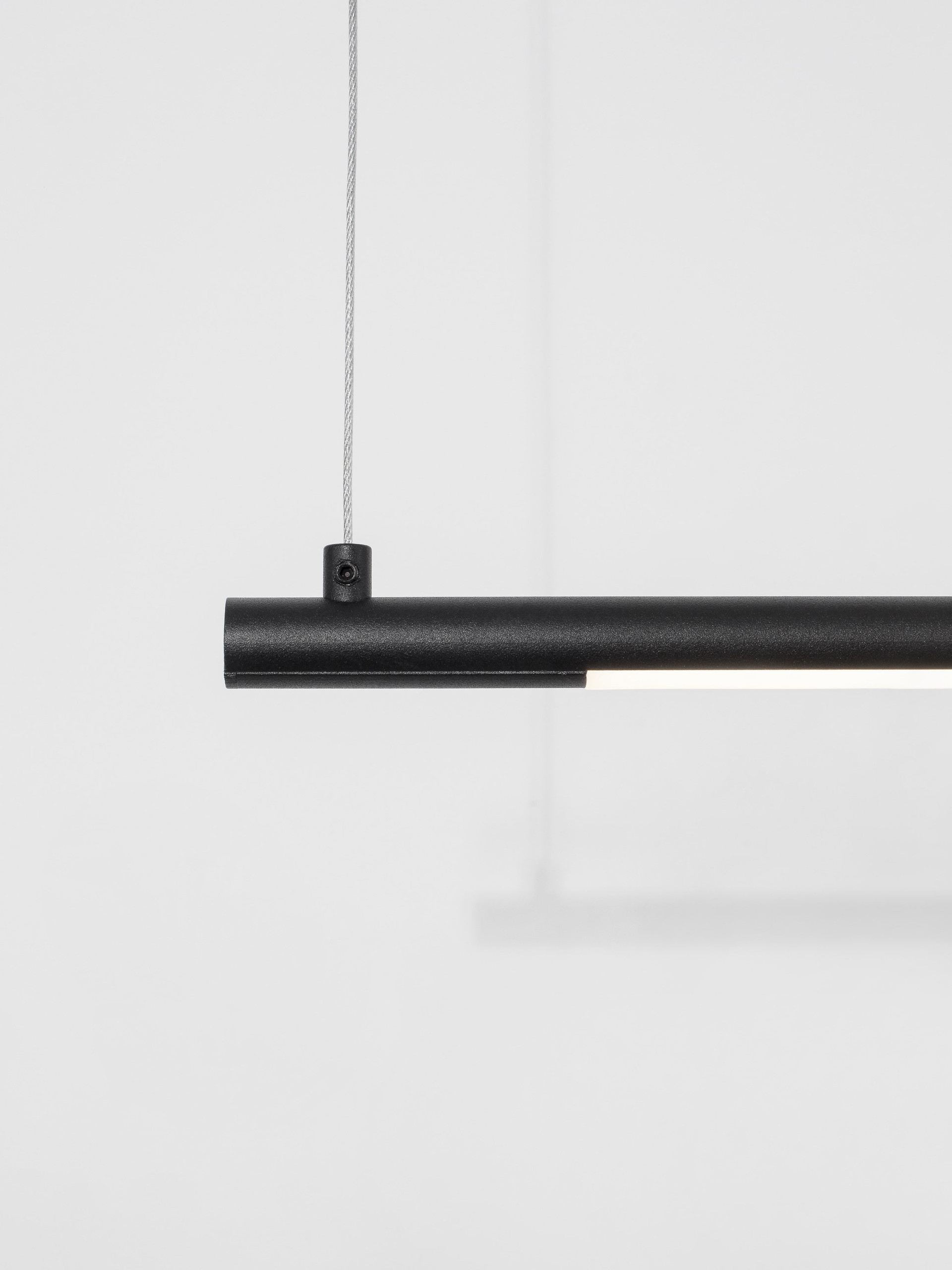 ELETTRA | L 120 W 7 H 150 cm | 20 W | 3000 K | 677 lm | IP20 | Black | Aluminum