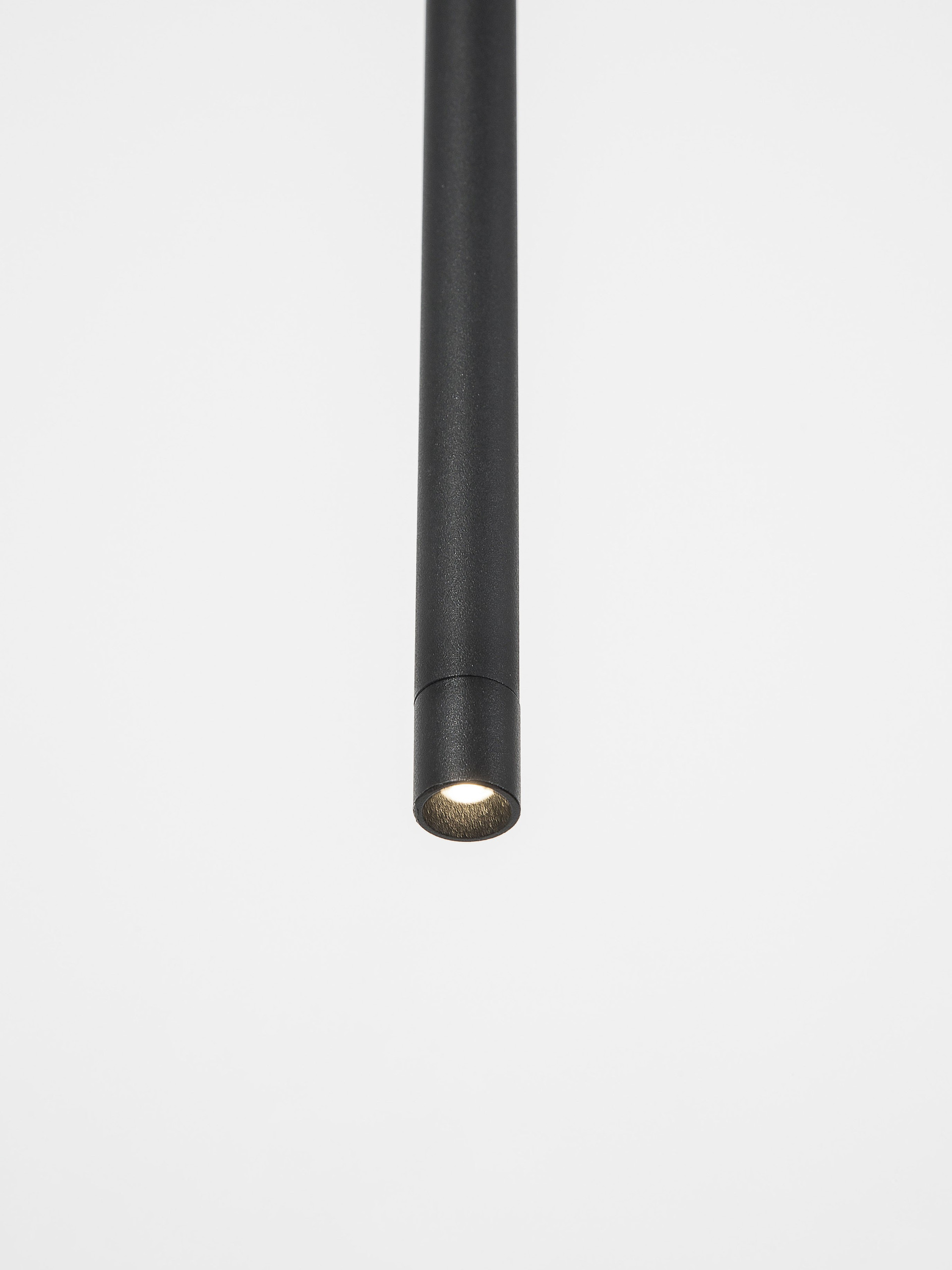 ELETTRA | H 200 D 1.5 cm | 5 W | 3000 K | 195 lm | IP20 | Black | Aluminum