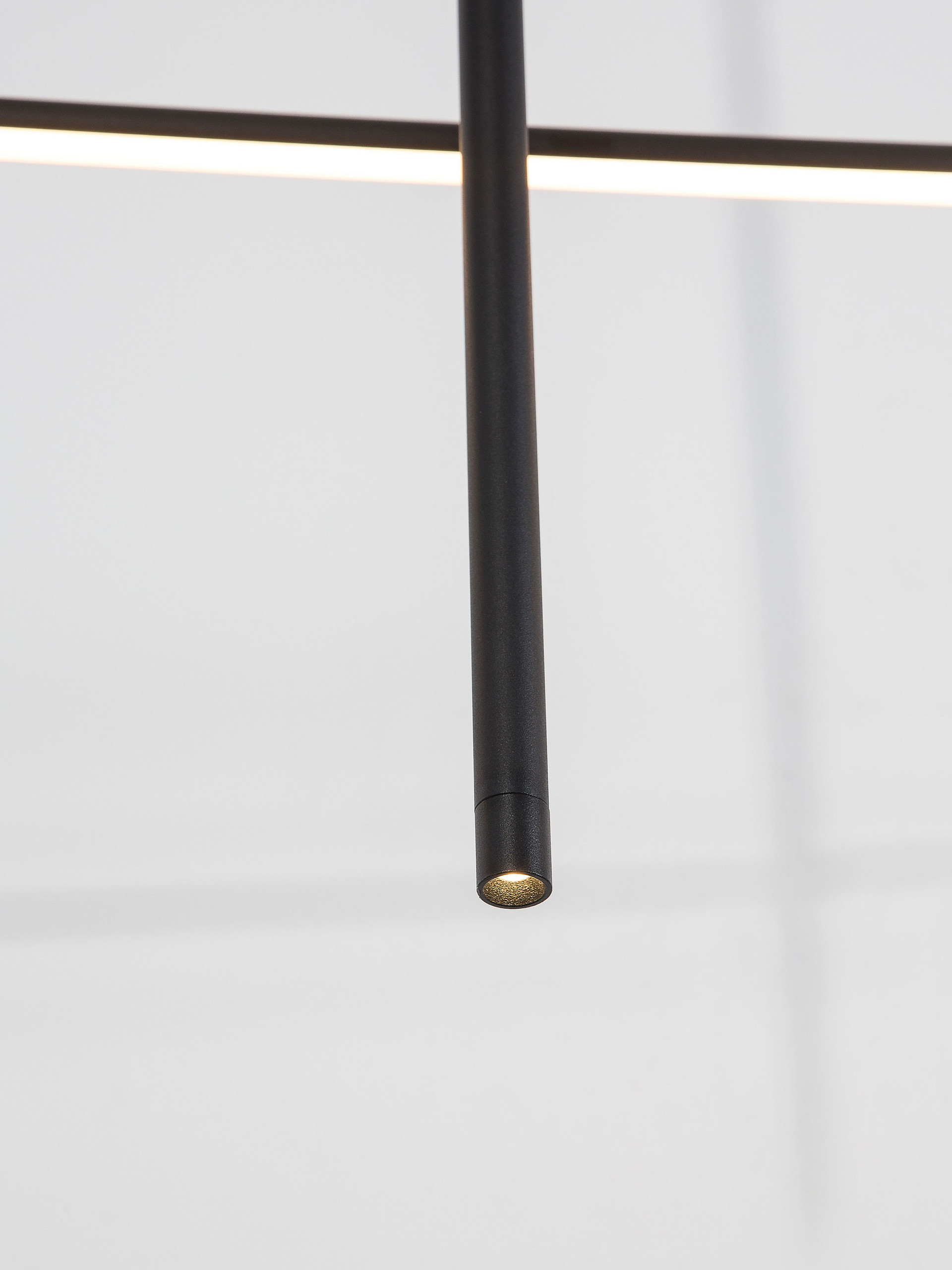 ELETTRA | L 110 W 15 H 200 cm | 20 W | 3000 K | 698 lm | IP20 | Black | Aluminum