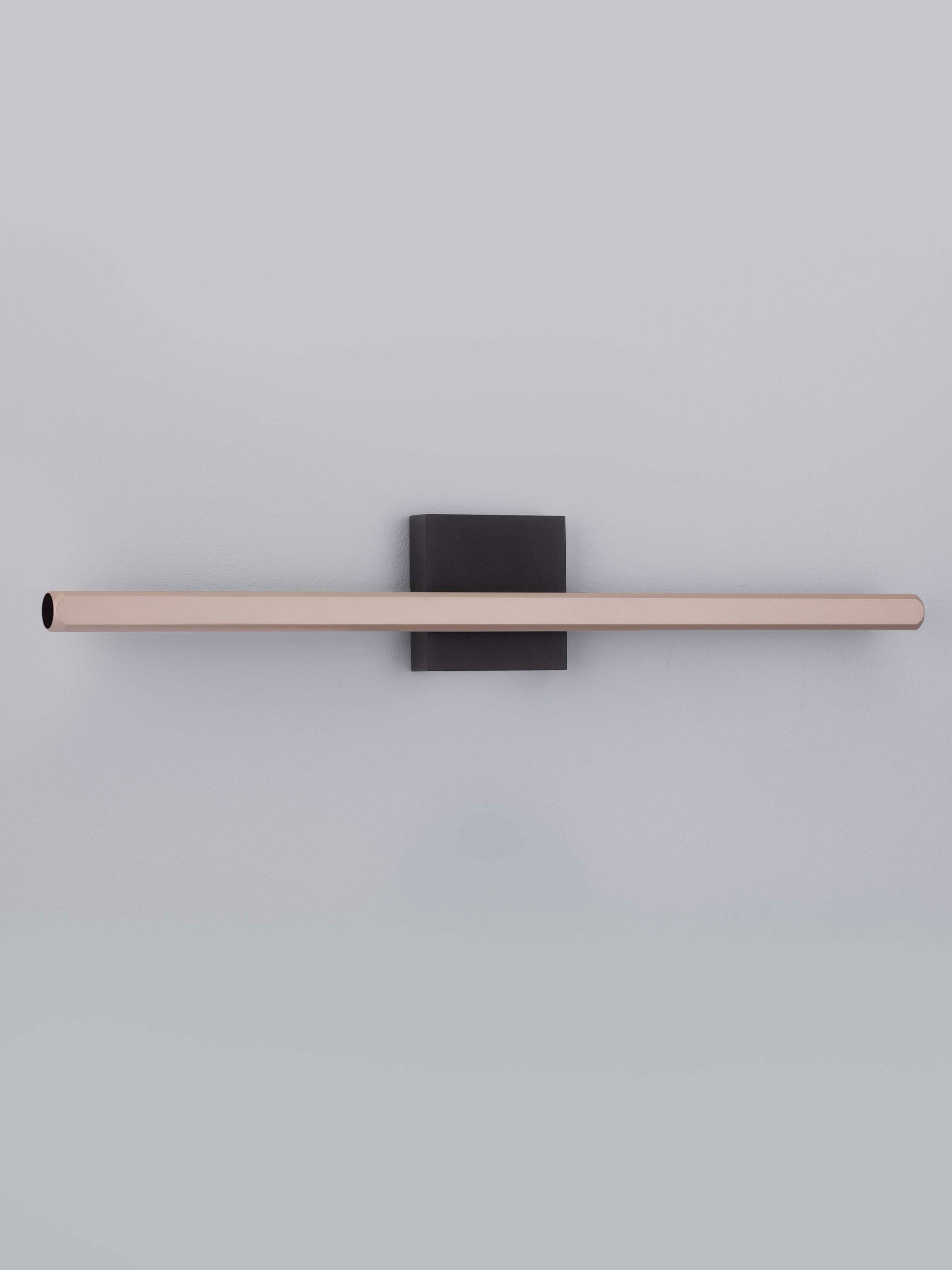 LIOS | L 62 W 5 H 10 cm | 8 W | 3000 K | 268 lm | IP20 | Black/Gold | Aluminum