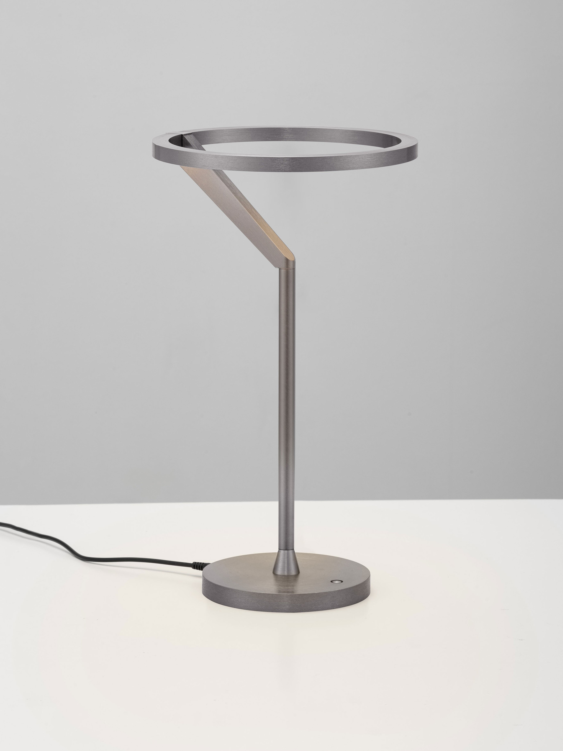 TILIA | H 38 D 22 cm | 16 W | 3000 K | 612 lm | IP20 | Níquel Nublado | Aluminio