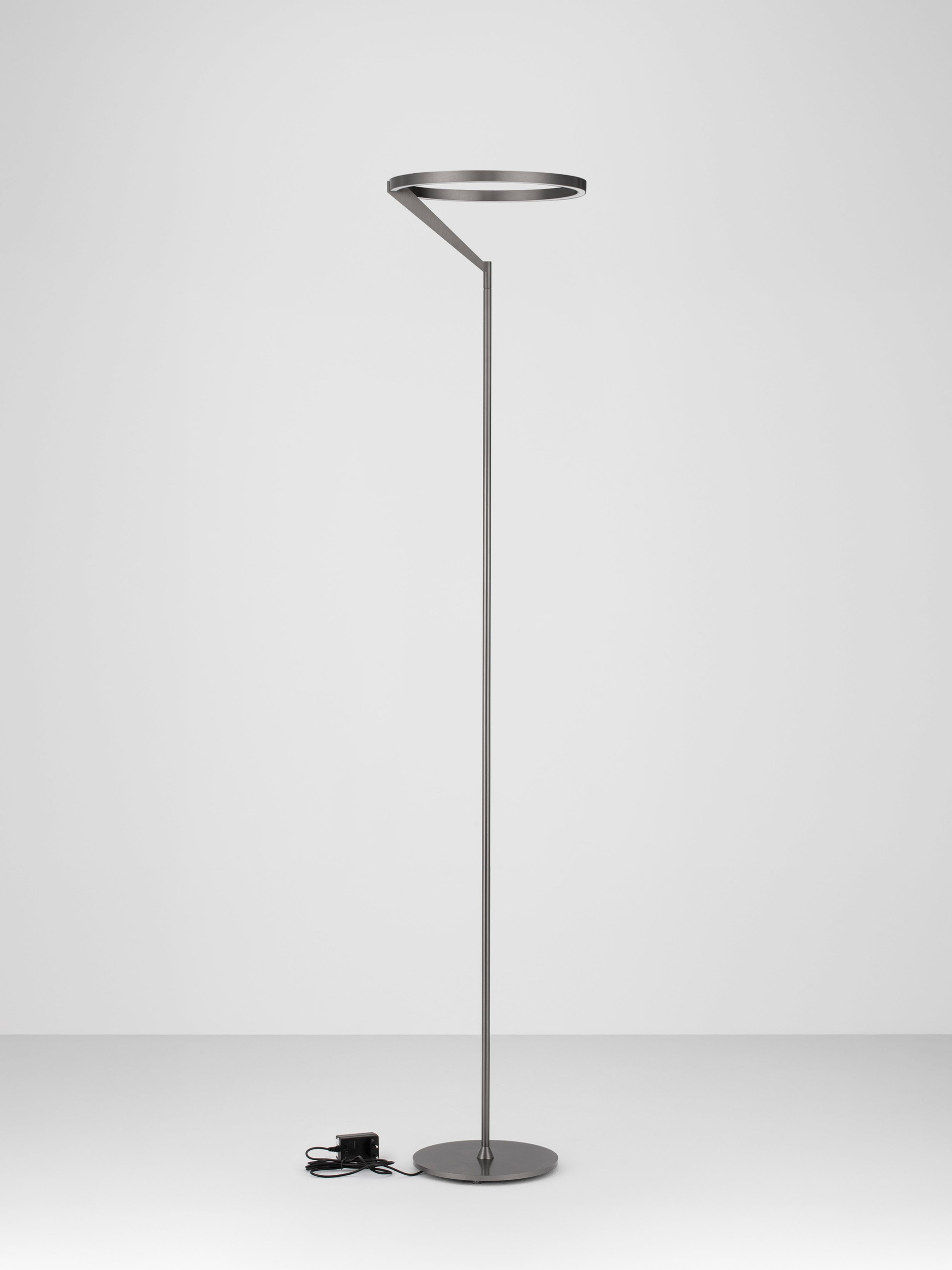 TILIA | H 168 D 33 cm | 26 W | 3000 K | 1149 lm | IP20 | Nebeliges Nickel | Aluminium