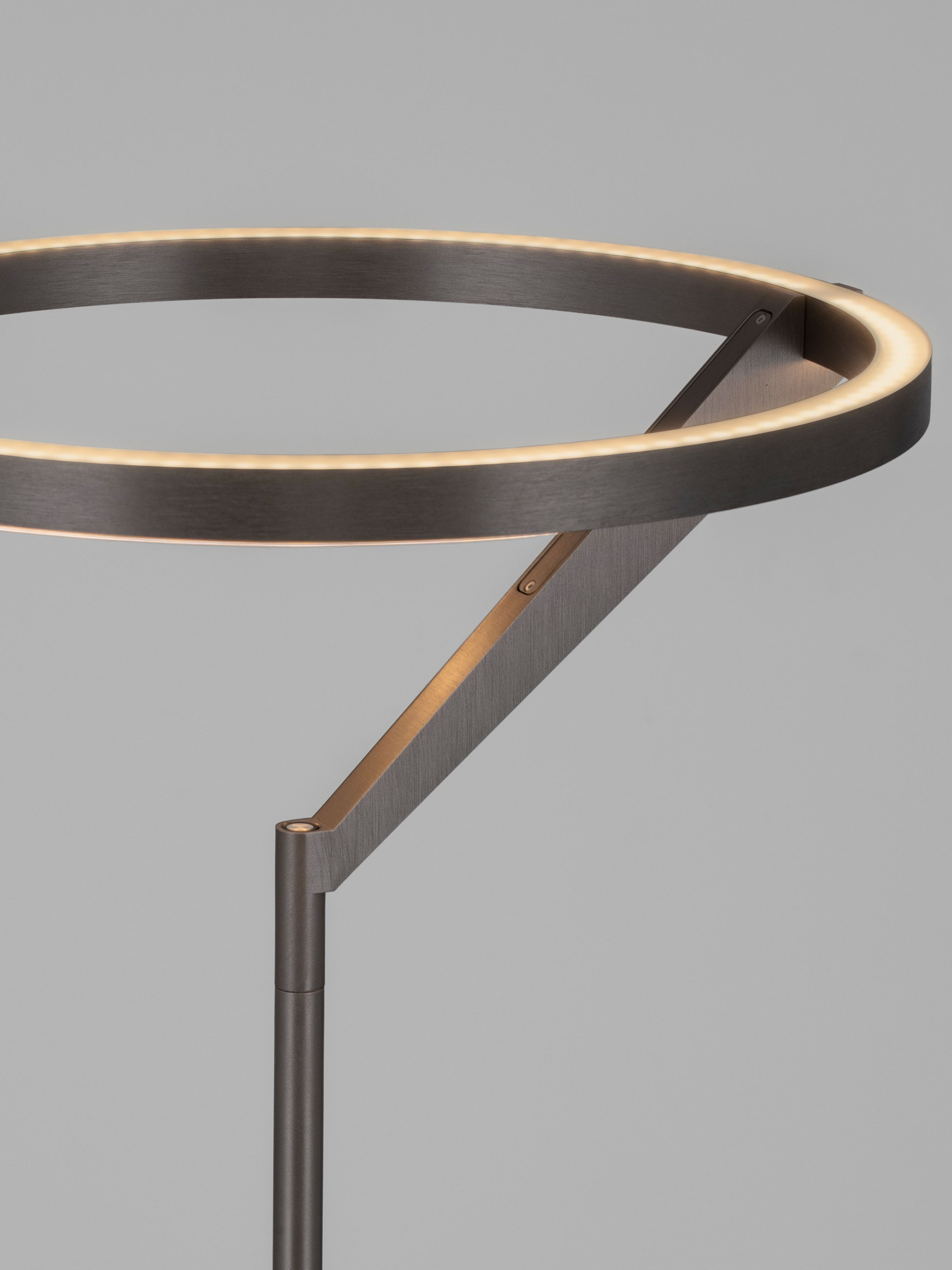 TILIA | H 168 D 33 cm | 26 W | 3000 K | 1149 lm | IP20 | Nebeliges Nickel | Aluminium