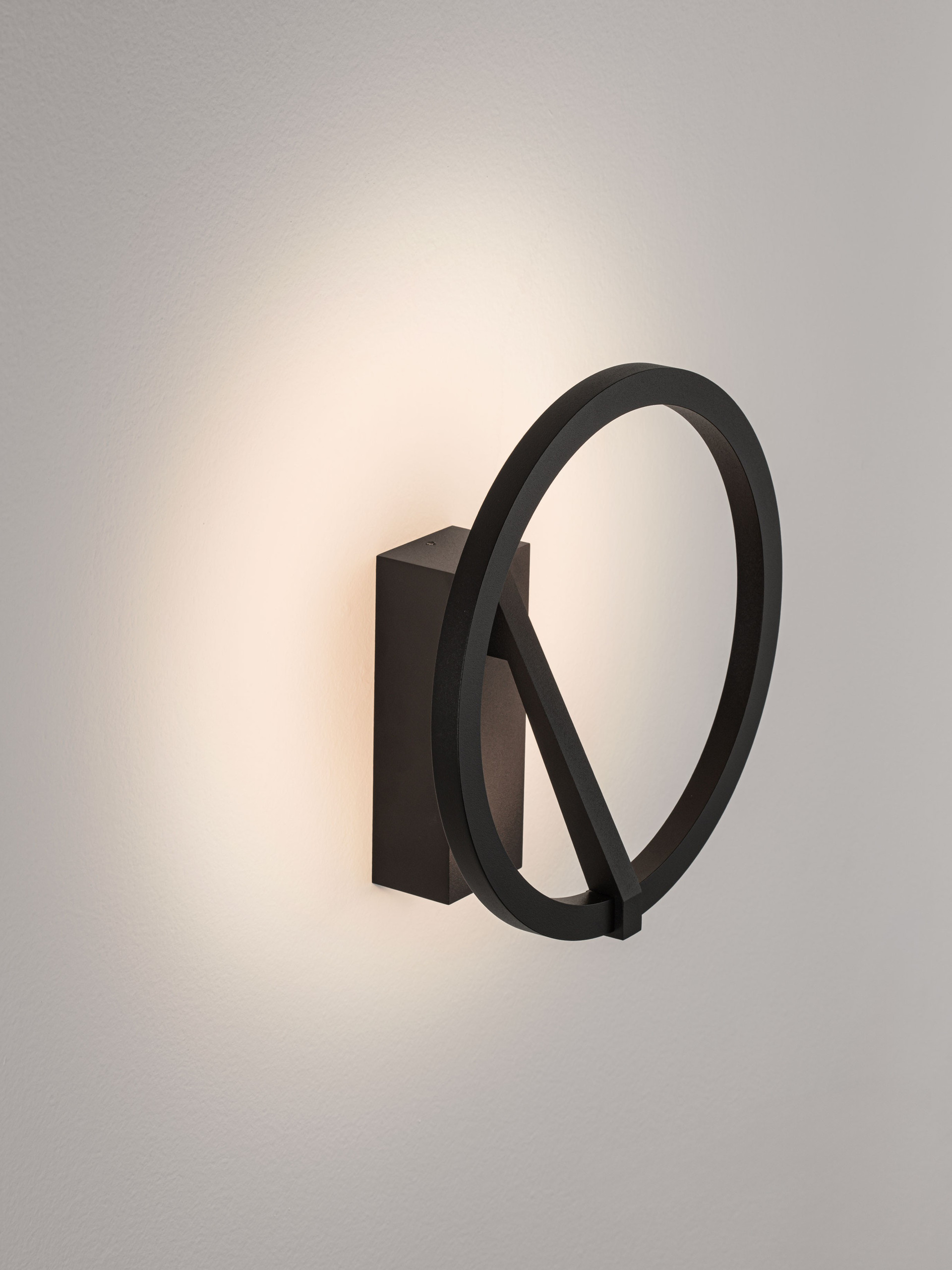 TILIA | H 10 D 22 cm | 10 W | 3000/2700/4000 K | 457 lm | IP20 | Schwarz | Aluminium