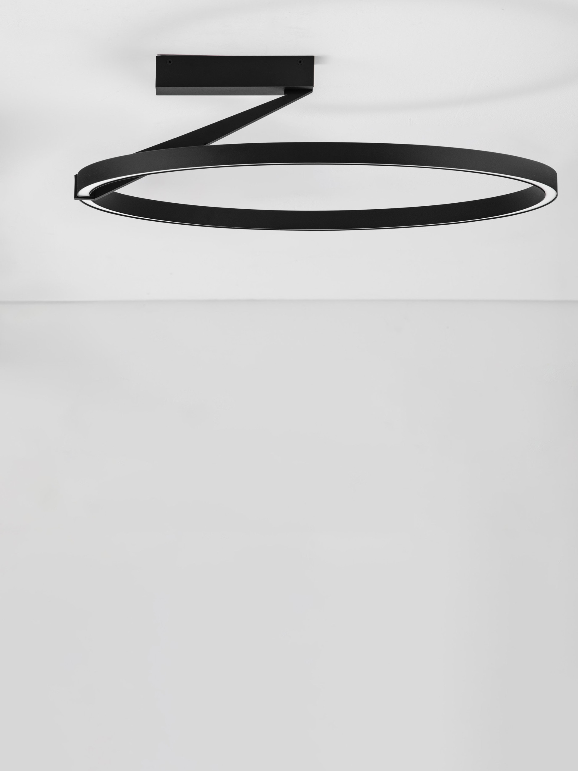 TILIA | H 20 D 60 cm | 38 W | 3000/2700/4000 K | 2242 lm | IP20 | Negro | Aluminio