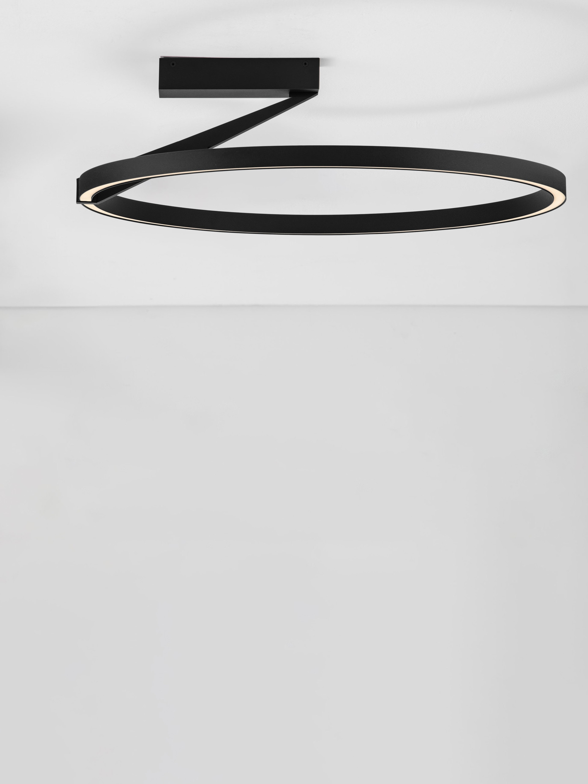 TILIA | H 20 D 60 cm | 38 W | 3000/2700/4000 K | 2242 lm | IP20 | Negro | Aluminio