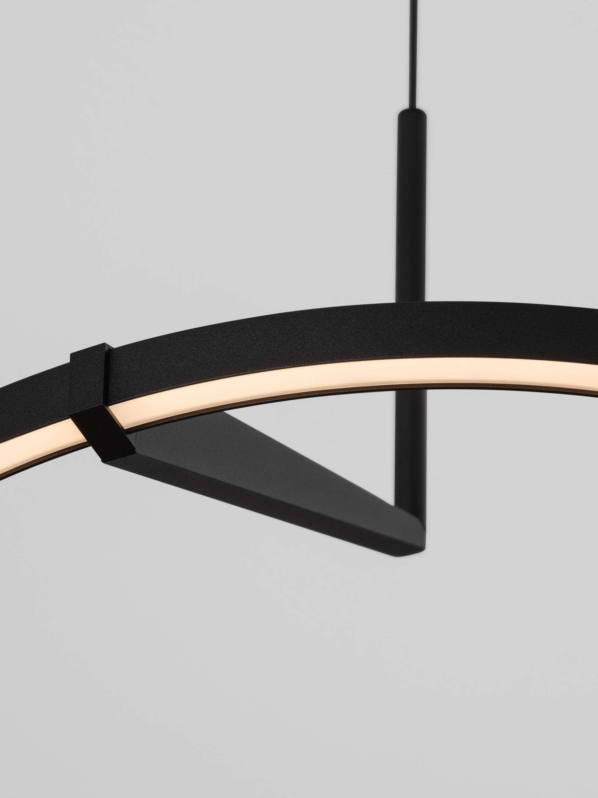 TILIA | H 250 D 60 cm | 31 W | 3000/2700/4000 K | 1829 lm | IP20 | Negro | Aluminio