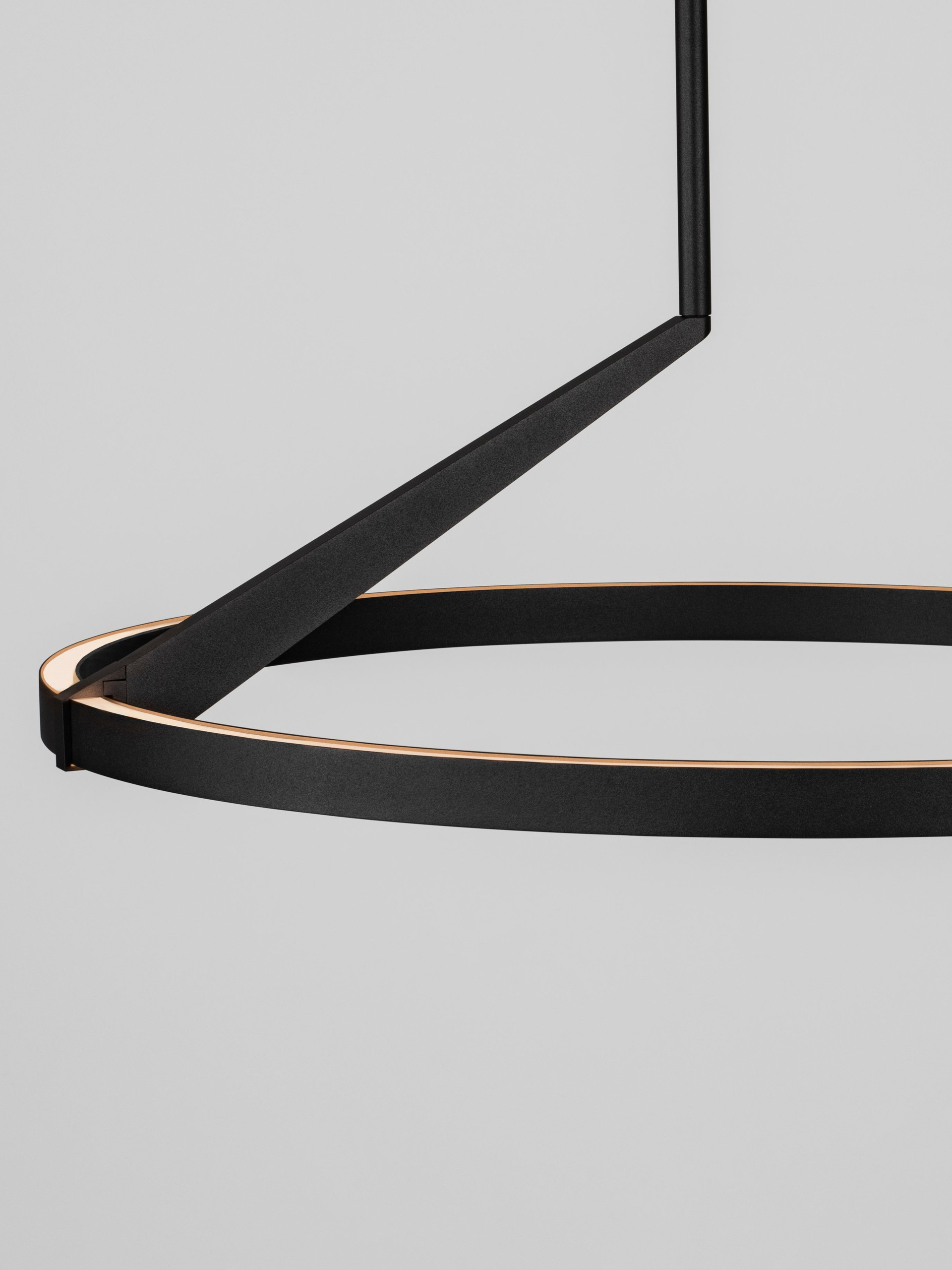 TILIA | H 250 D 60 cm | 31 W | 3000/2700/4000 K | 1829 lm | IP20 | Negro | Aluminio