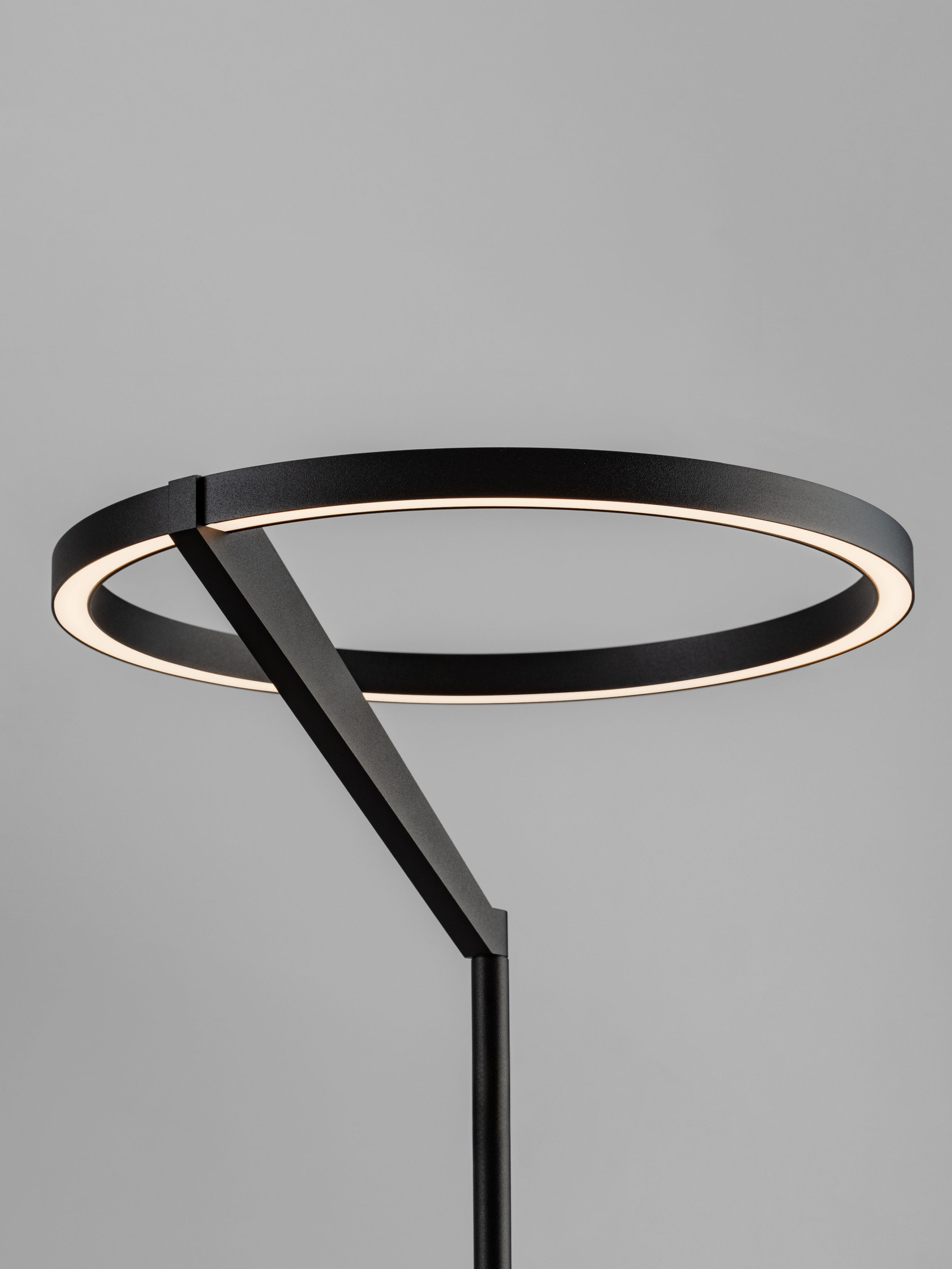 TILIA | H 168 D 33 cm | 26 W | 3000 K | 1149 lm | IP20 | Schwarz | Aluminium