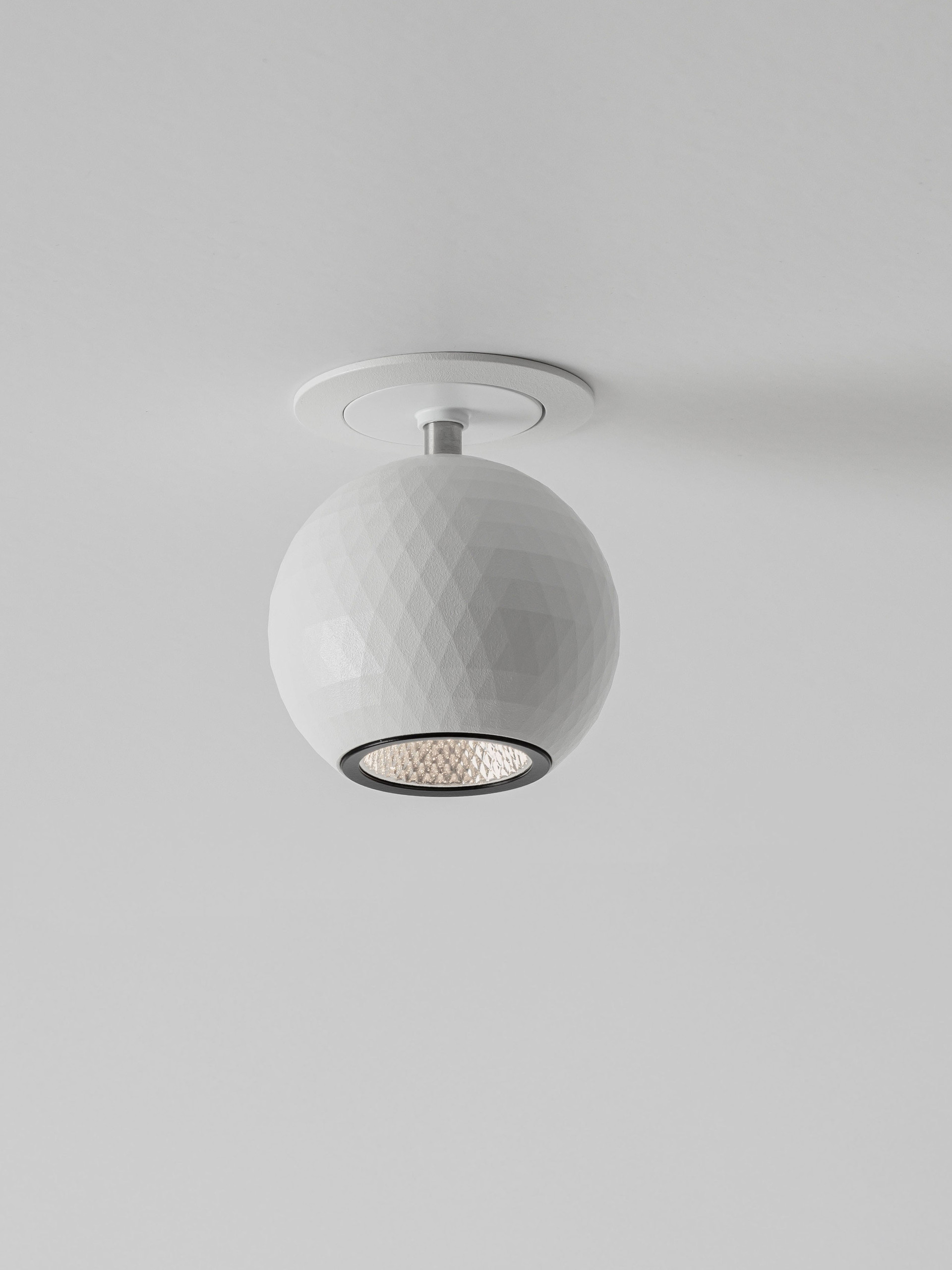 NOTIC | H 10.3 D 5.4 cm | 7 W | 3000 K | 455 lm | IP20 | Blanco | Aluminio