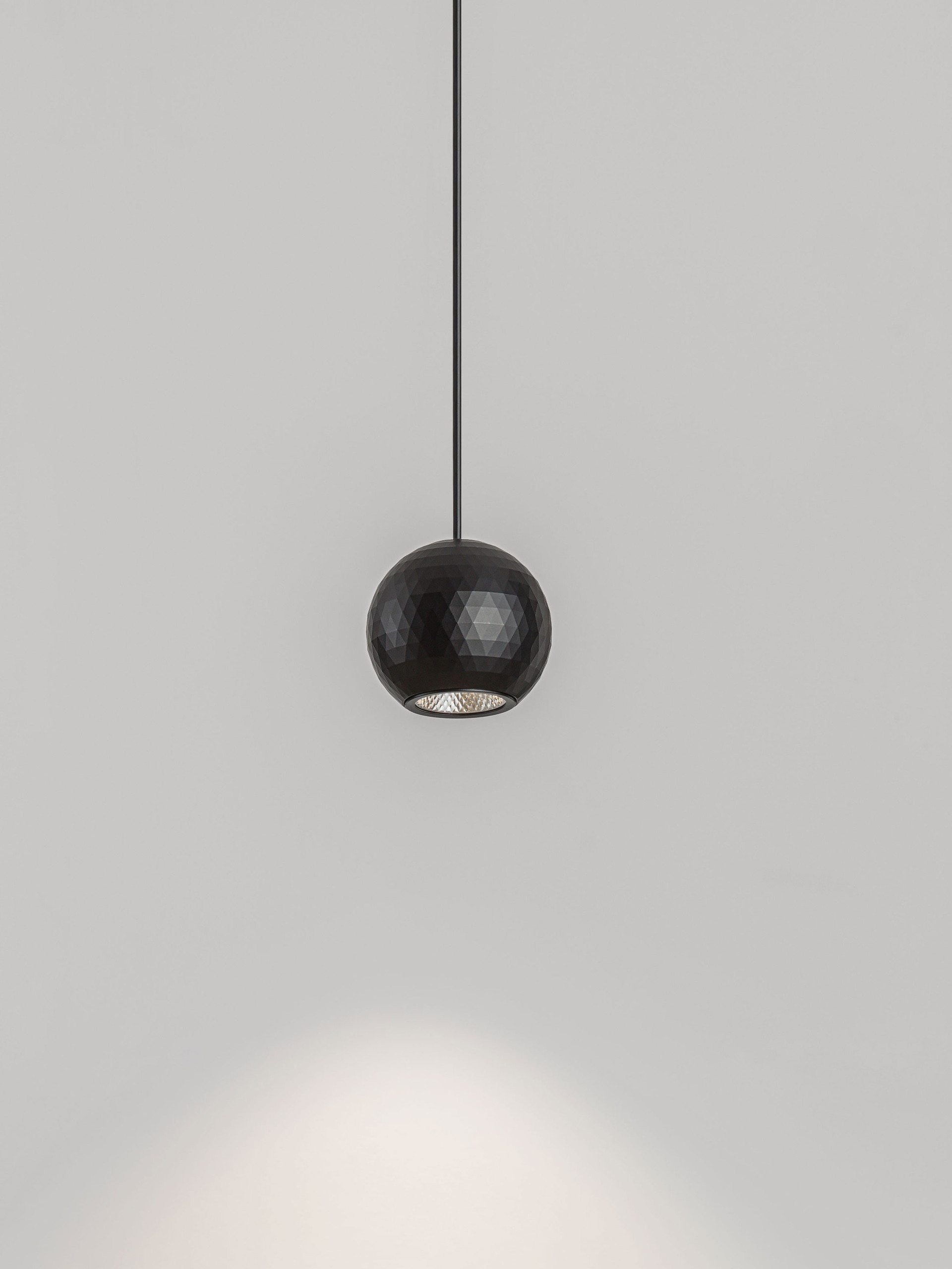 NOTIC | H 200 D 5.4 cm | 7 W | 3000 K | 455 lm | IP20 | Schwarz | Aluminium