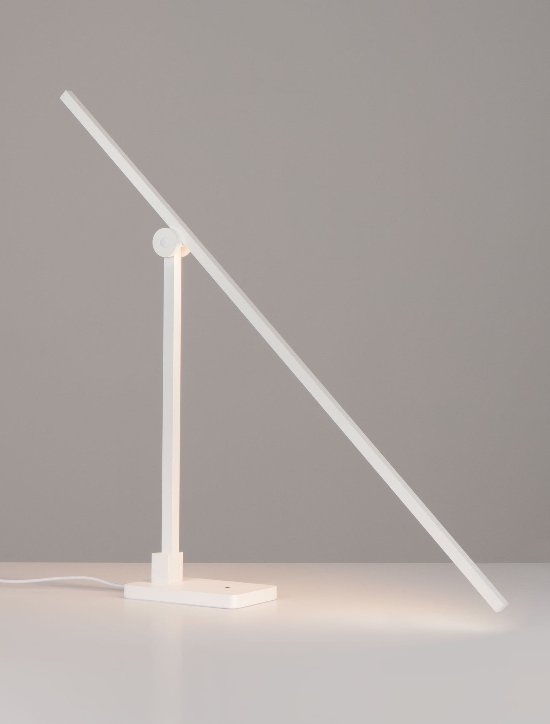 TENSO | L 84.5 W 10 H 46 cm | 17 W | 3000 K | 678 lm | IP20 | White | Aluminum