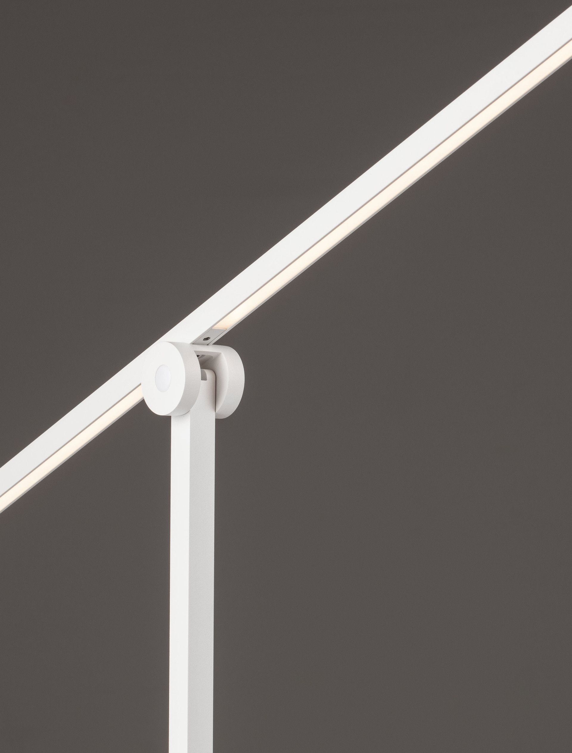 TENSO | L 84.5 W 10 H 46 cm | 17 W | 3000 K | 678 lm | IP20 | White | Aluminum
