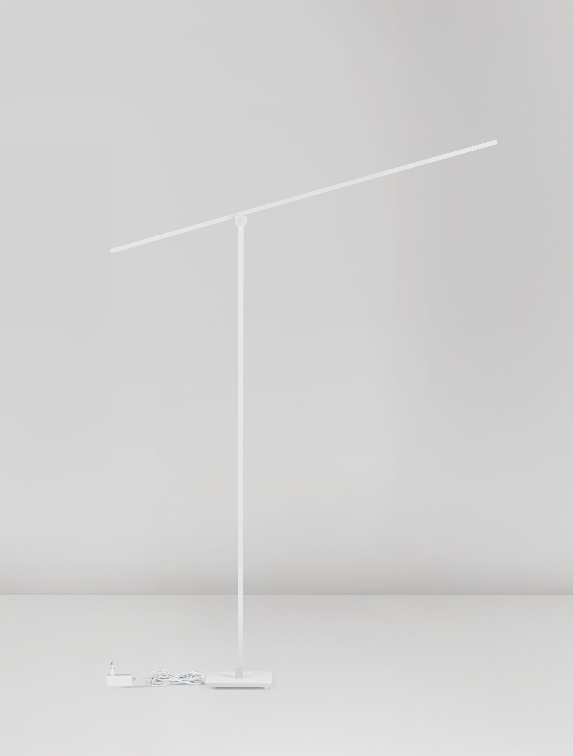 TENSO | L 120 W 20 H 143 cm | 24 W | 3000 K | 909 lm | IP20 | White | Aluminum