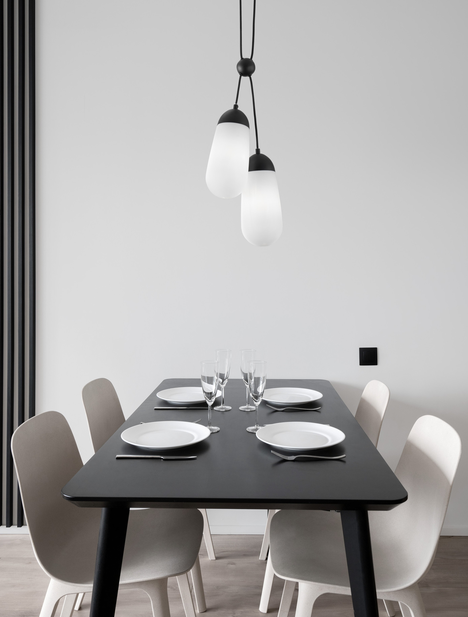 BLAKY | L 25 W 13 H 150 cm | 10 W | IP20 | Black/White | Glass/Metal