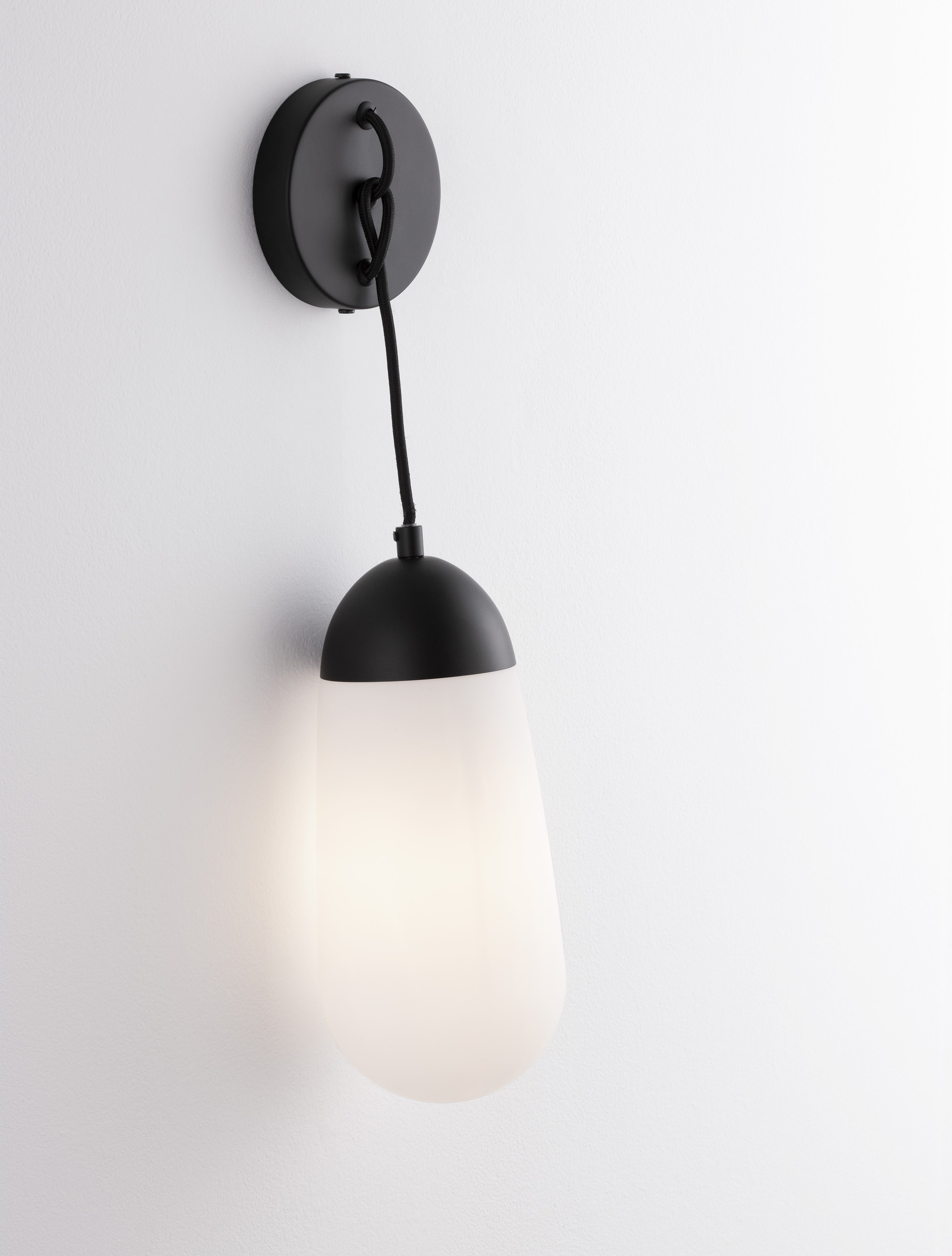 BLAKY | L 13 W 15.5 H 46 cm | 5 W | IP20 | Black/White | Glass/Metal