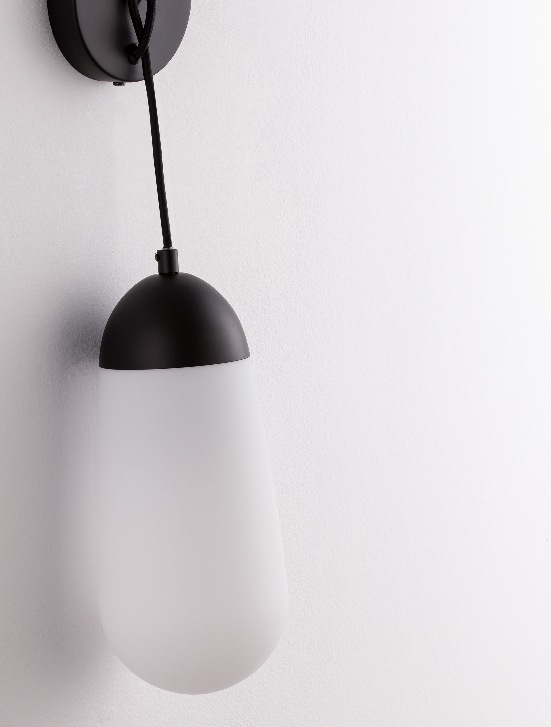 BLAKY | L 13 W 15.5 H 46 cm | 5 W | IP20 | Black/White | Glass/Metal