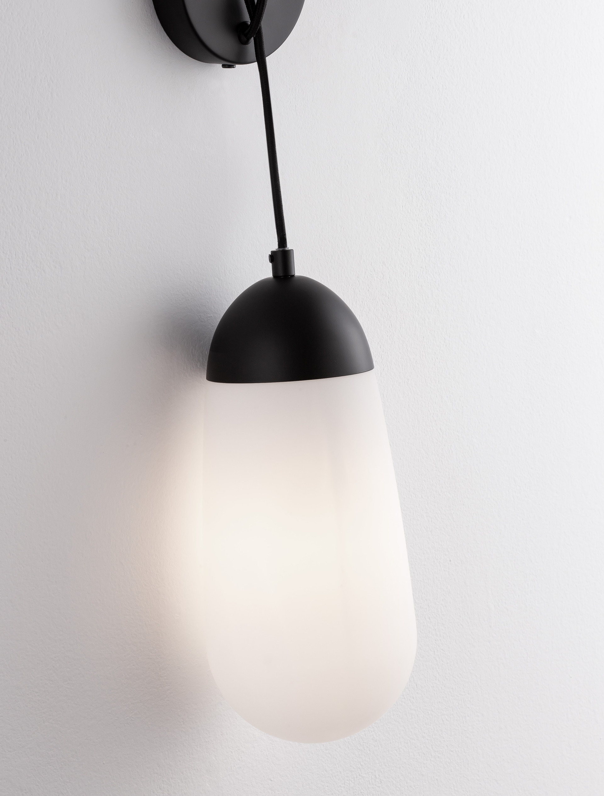 BLAKY | L 13 W 15.5 H 46 cm | 5 W | IP20 | Black/White | Glass/Metal