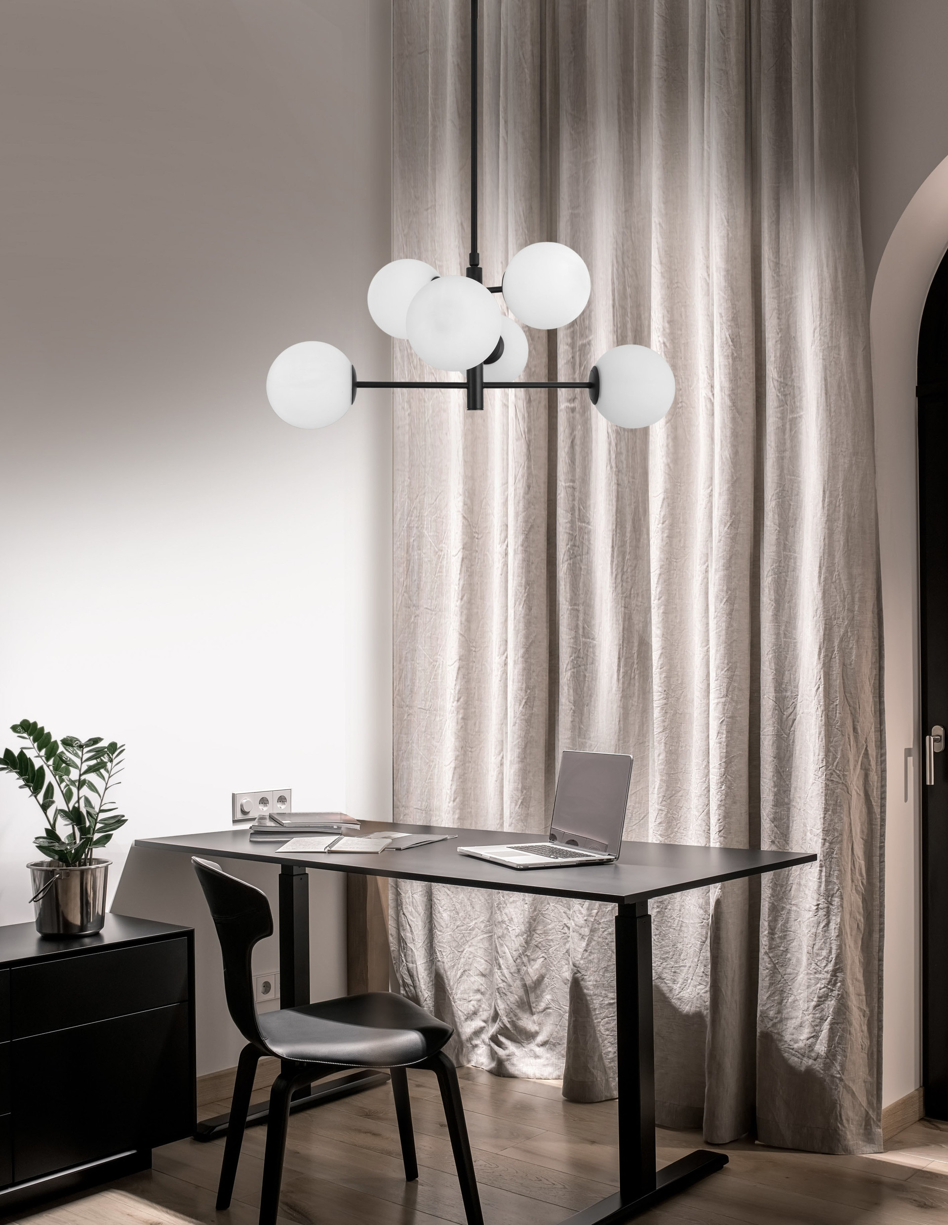 IMPERO | H 81/130 D 70 cm | 30 W | IP20 | Black/White | Glass/Metal