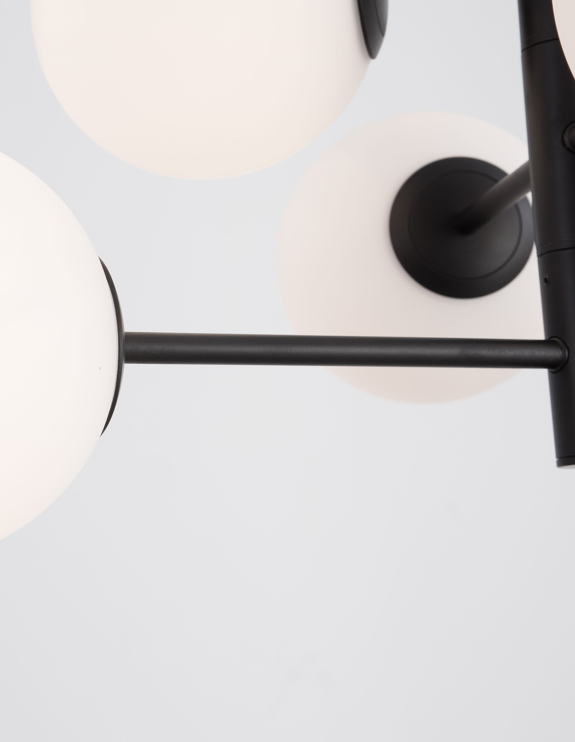 IMPERO | H 81/130 D 70 cm | 30 W | IP20 | Black/White | Glass/Metal