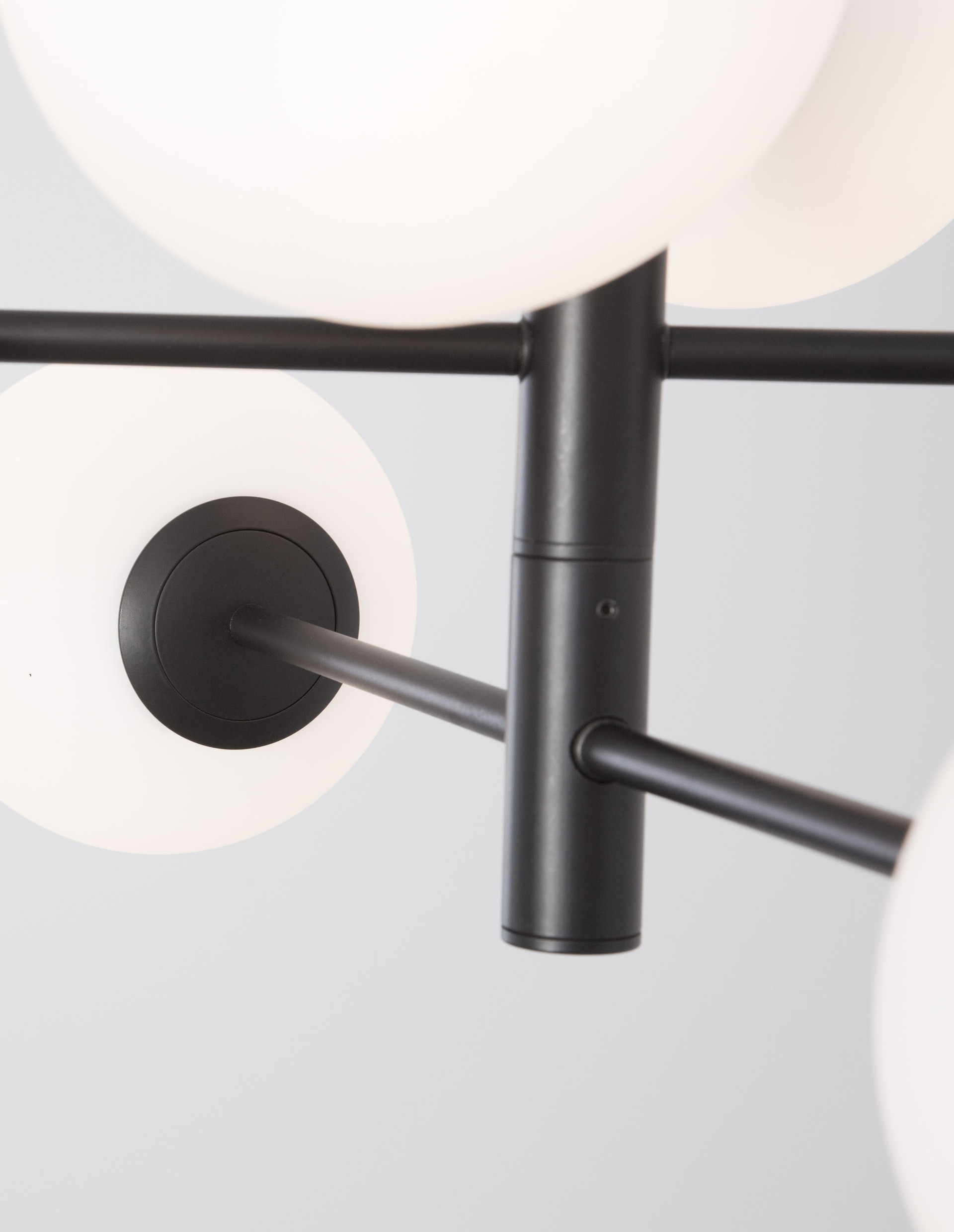 IMPERO | H 81/130 D 70 cm | 30 W | IP20 | Black/White | Glass/Metal