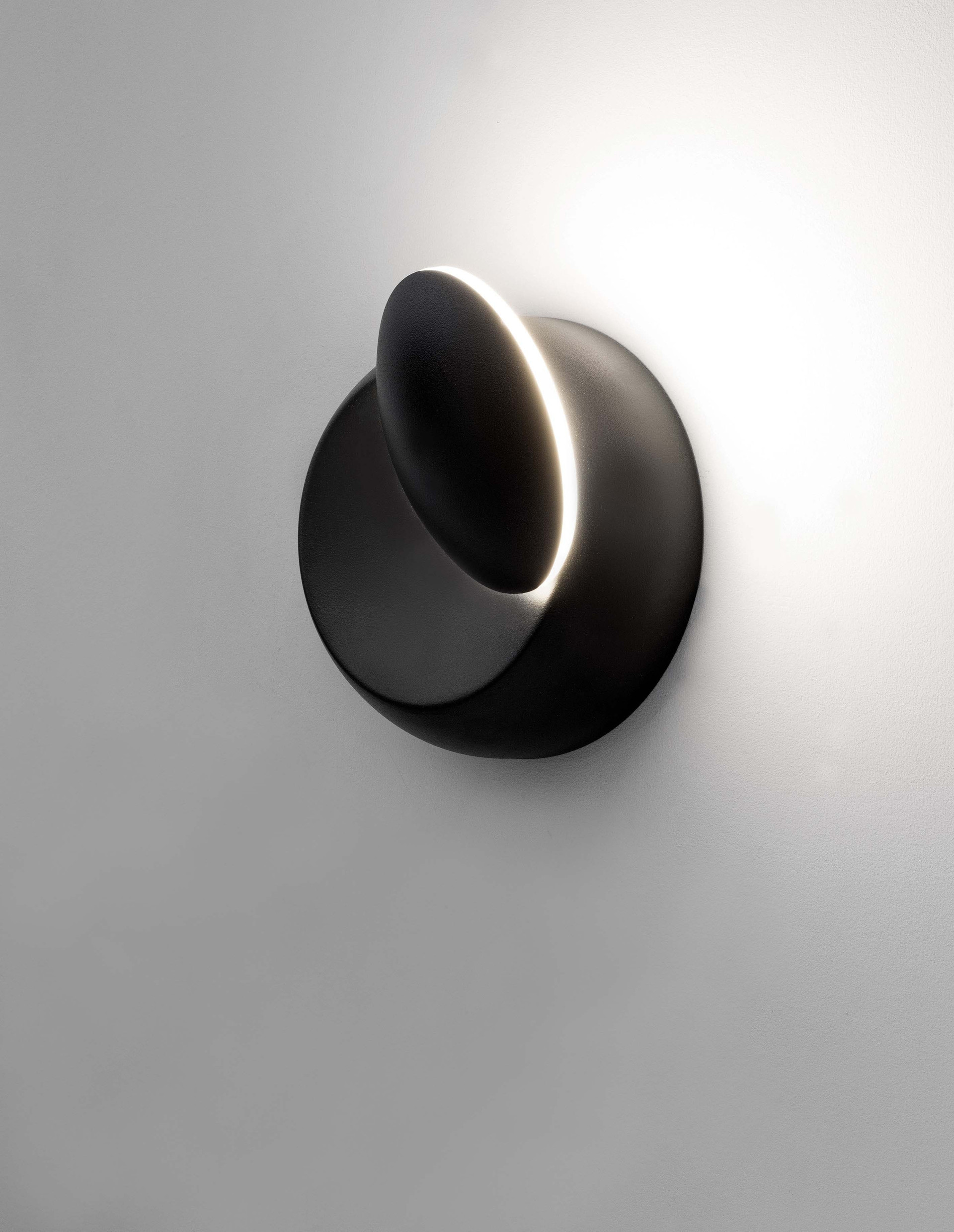 ODIN | W 7 D 14 cm | 5 W | 3000 K | 247 lm | IP20 | Black | Aluminum