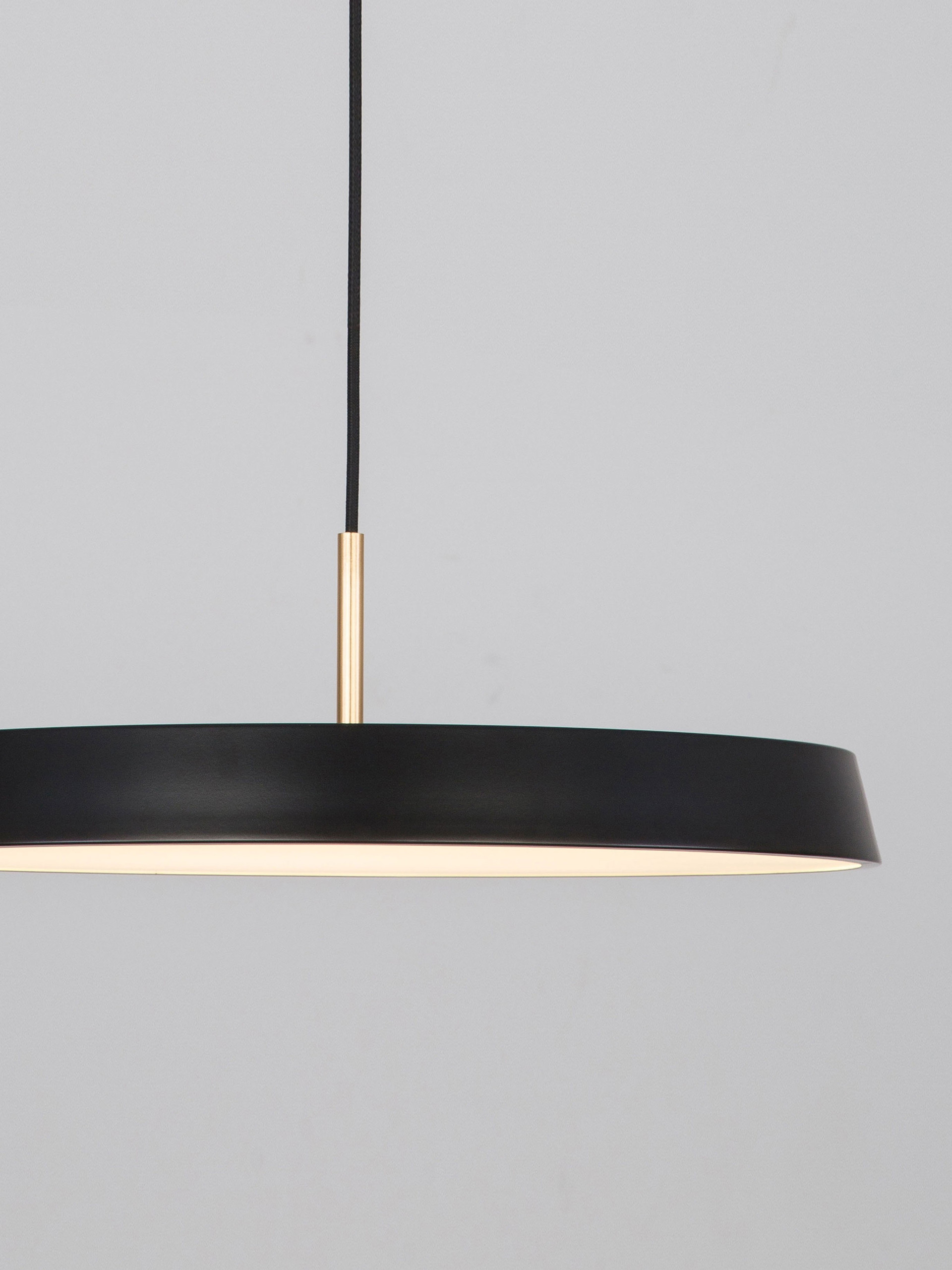 VETRO | H 130 D 50 cm | 37 W | 3000 K | 2590 lm | IP20 | Black | Aluminum/Acrylic