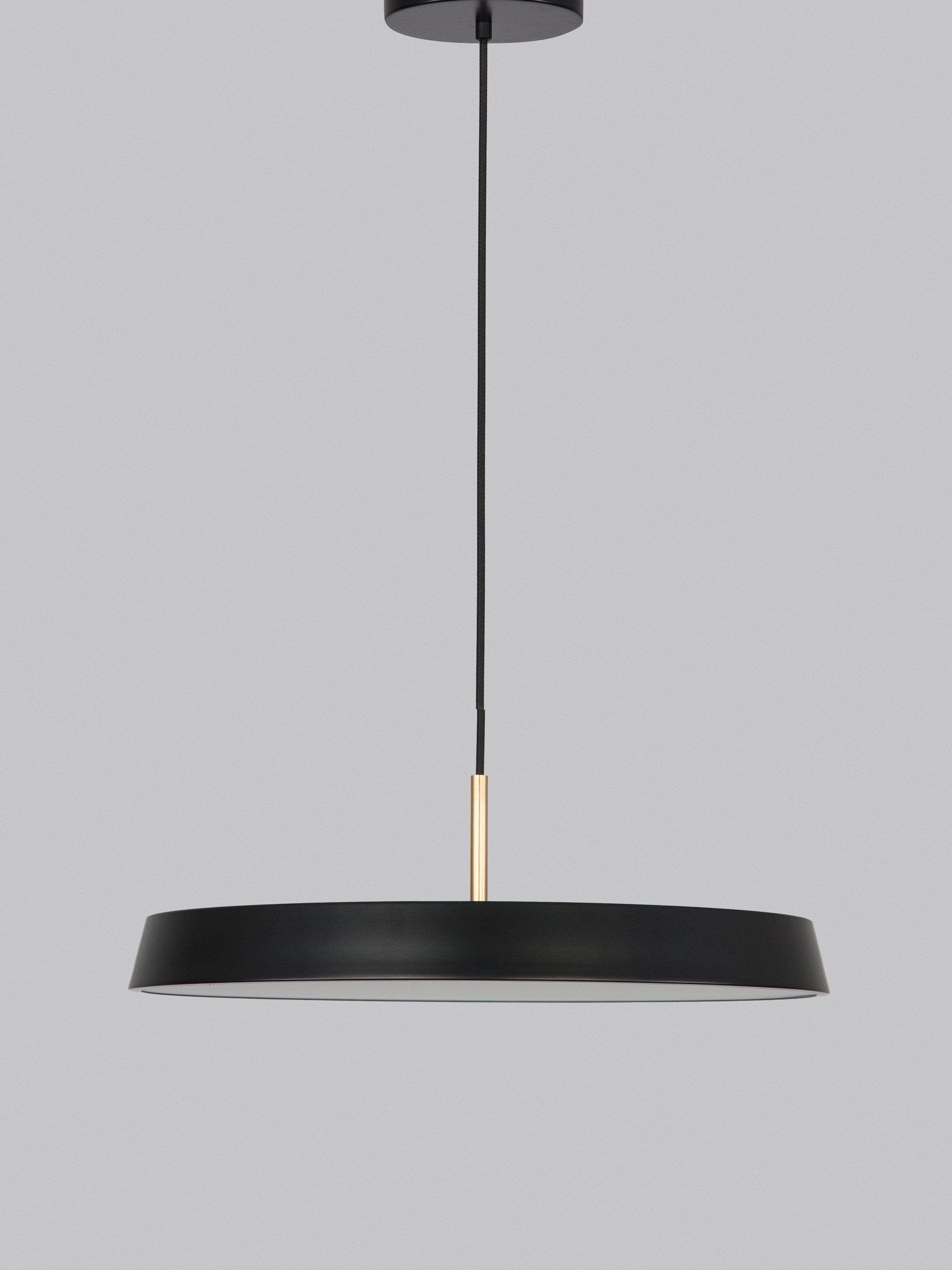 VETRO | H 130 D 50 cm | 37 W | 3000 K | 2590 lm | IP20 | Black | Aluminum/Acrylic