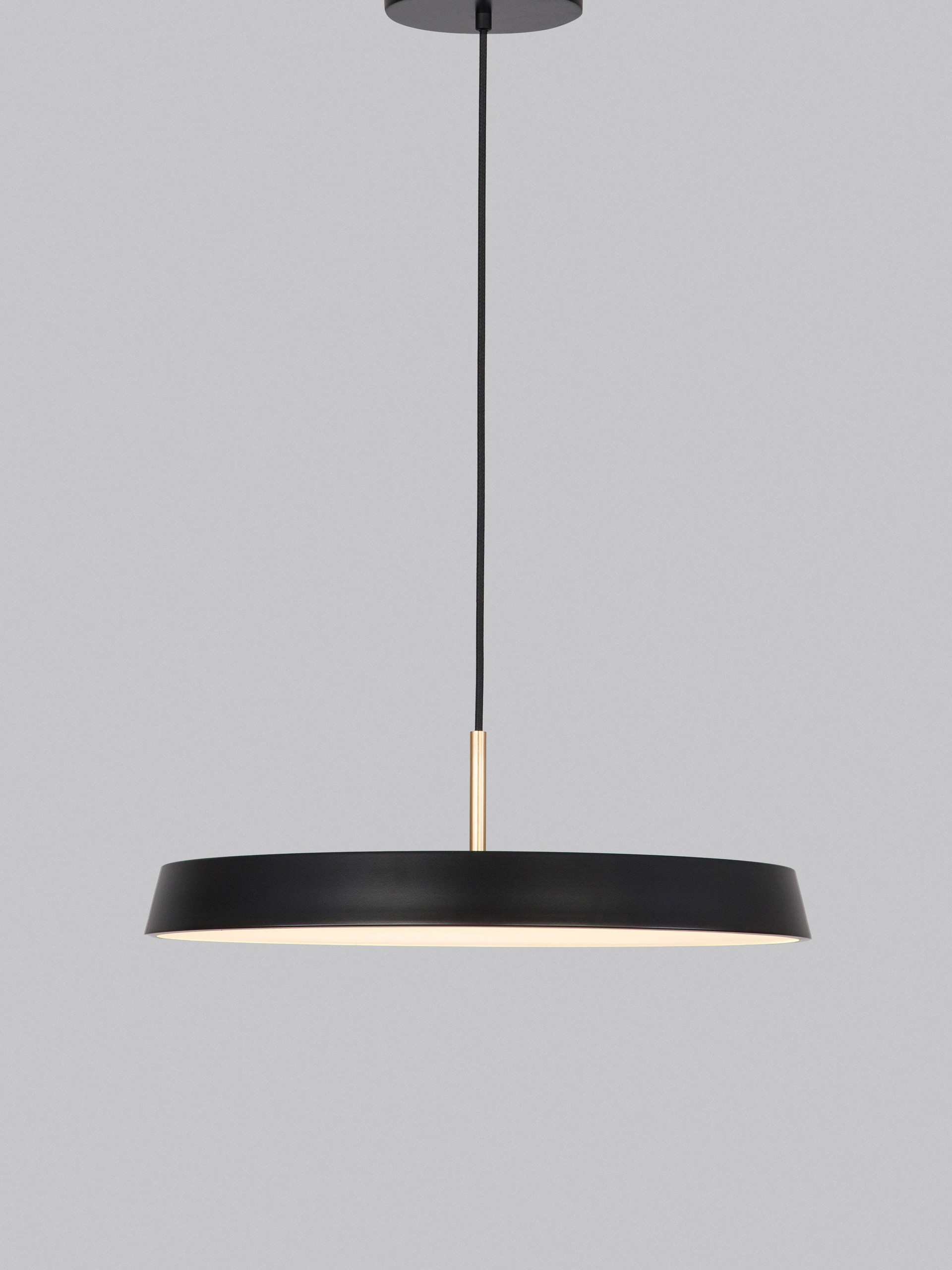 VETRO | H 130 D 50 cm | 37 W | 3000 K | 2590 lm | IP20 | Black | Aluminum/Acrylic