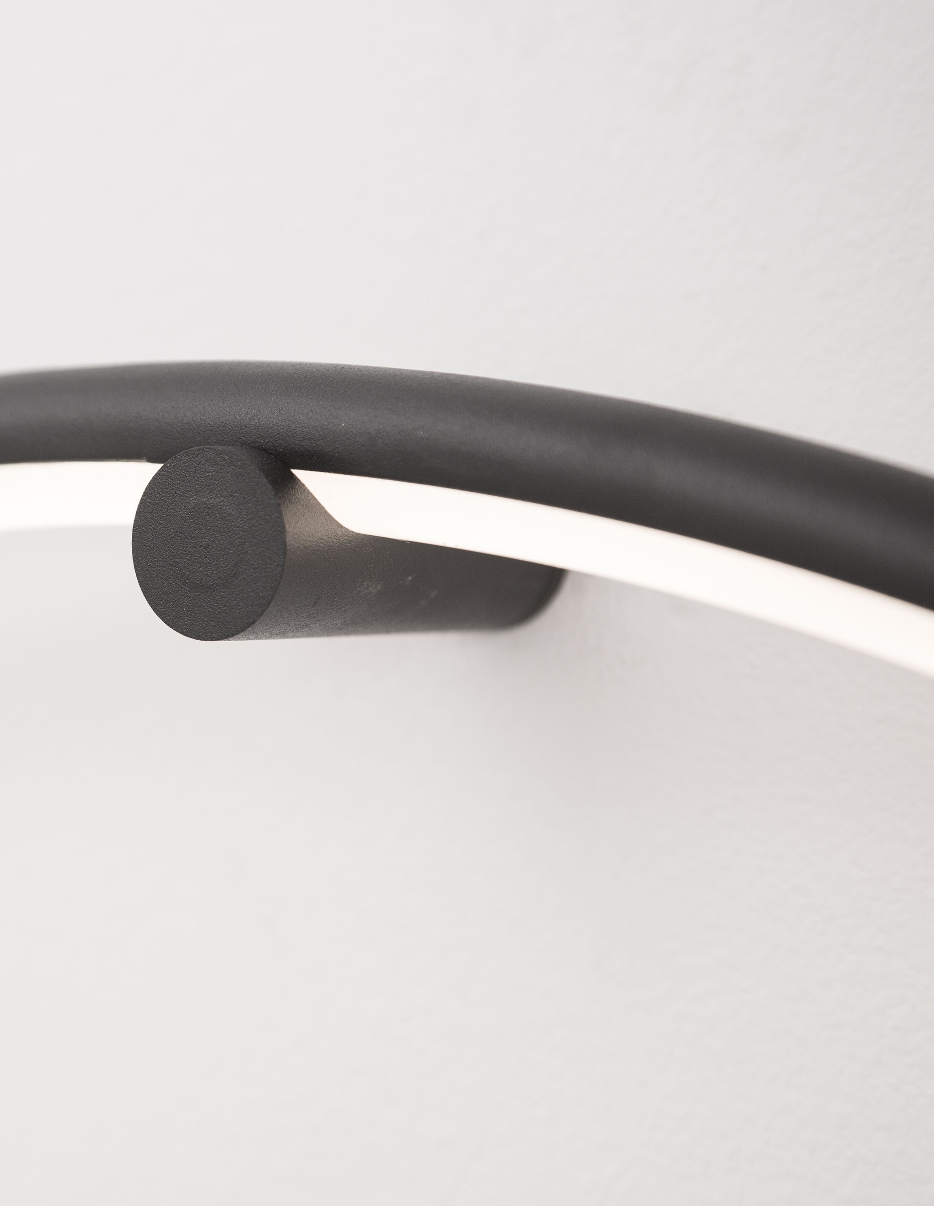 RING | W 2 D 79 cm | 30 W | 3000 K | 1445 lm | IP20 | Black | Aluminum/Acrylic