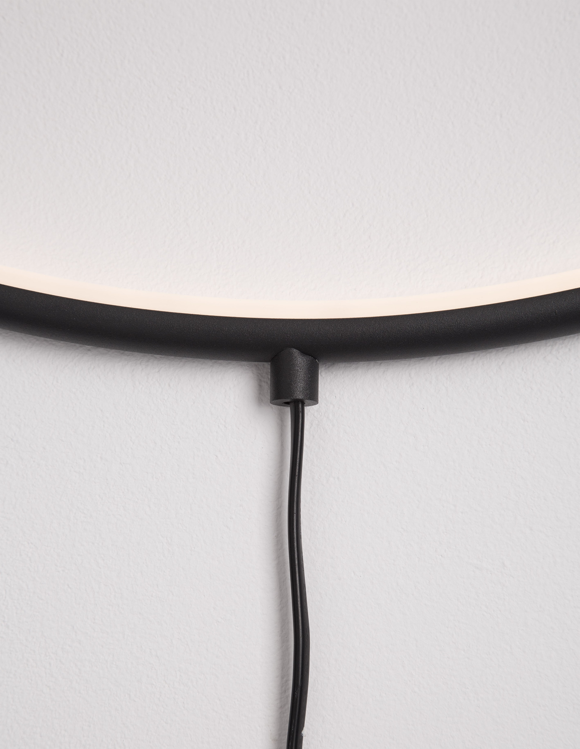 RING | W 2 D 79 cm | 30 W | 3000 K | 1445 lm | IP20 | Black | Aluminum/Acrylic