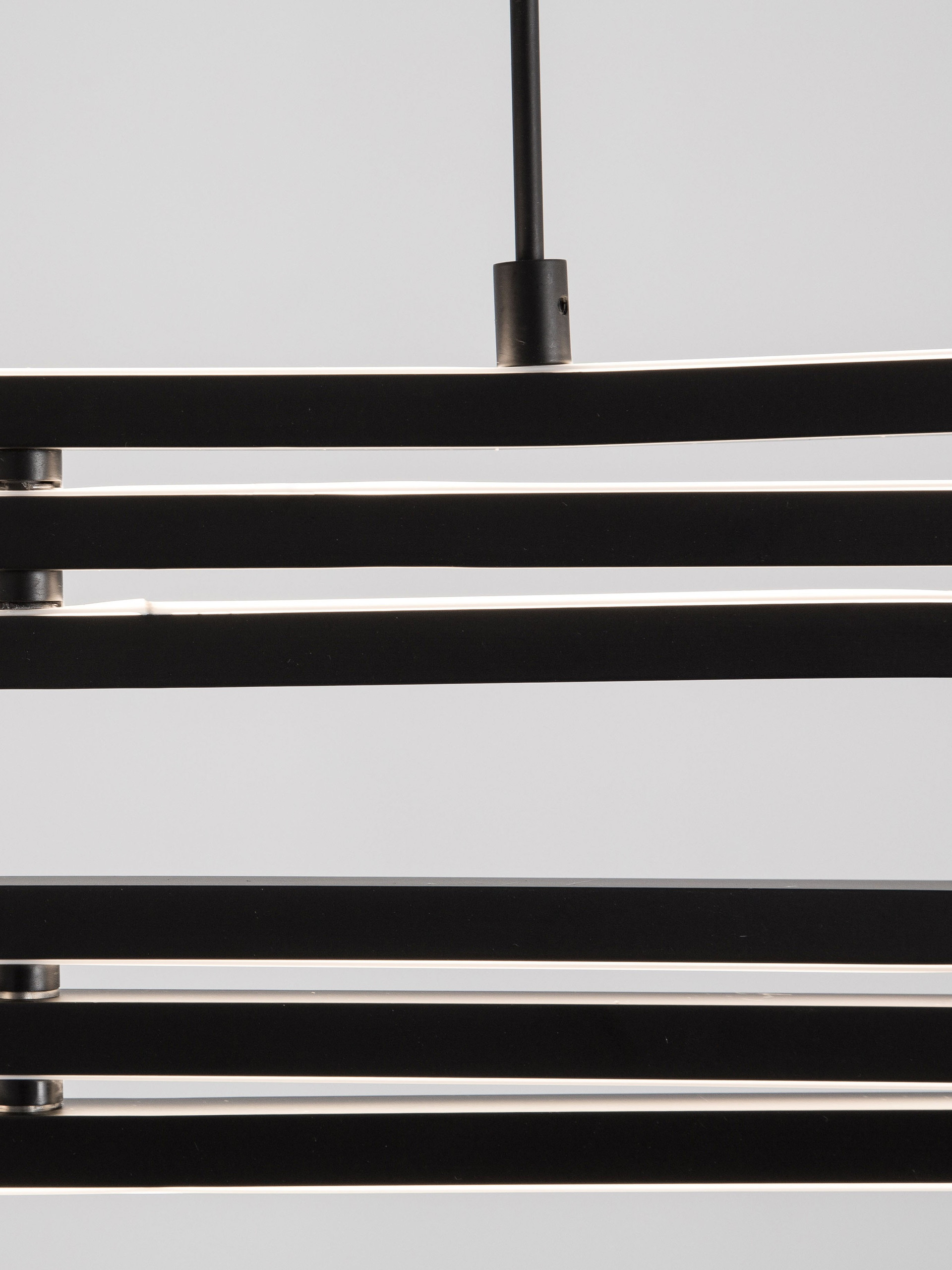 ARTE | L 64 W 44 H 120 cm | 50 W | 3000 K | 3000 lm | IP20 | Black | Aluminum/Acrylic