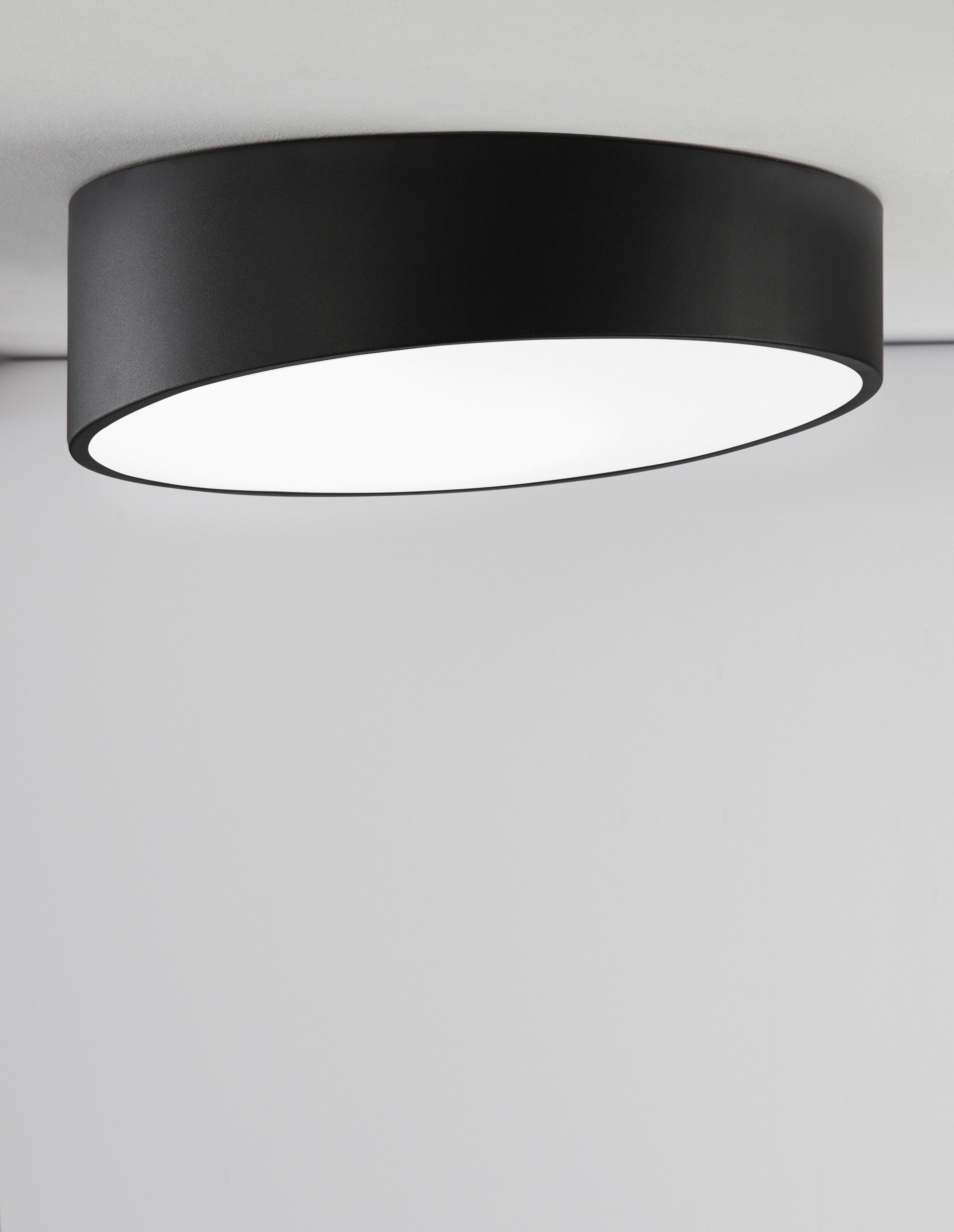 MAGGIO | H 12 D 50 cm | 60 W | 3000 K | 4280 lm | IP20 | Black/White | Aluminum/Acrylic
