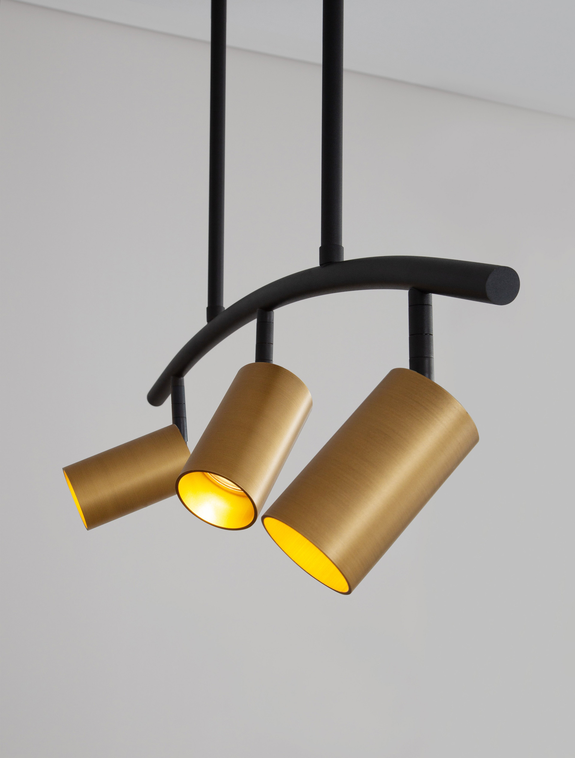 POGNO | L 72.5 H 90 cm | 30 W | IP20 | Black/Gold | Aluminum
