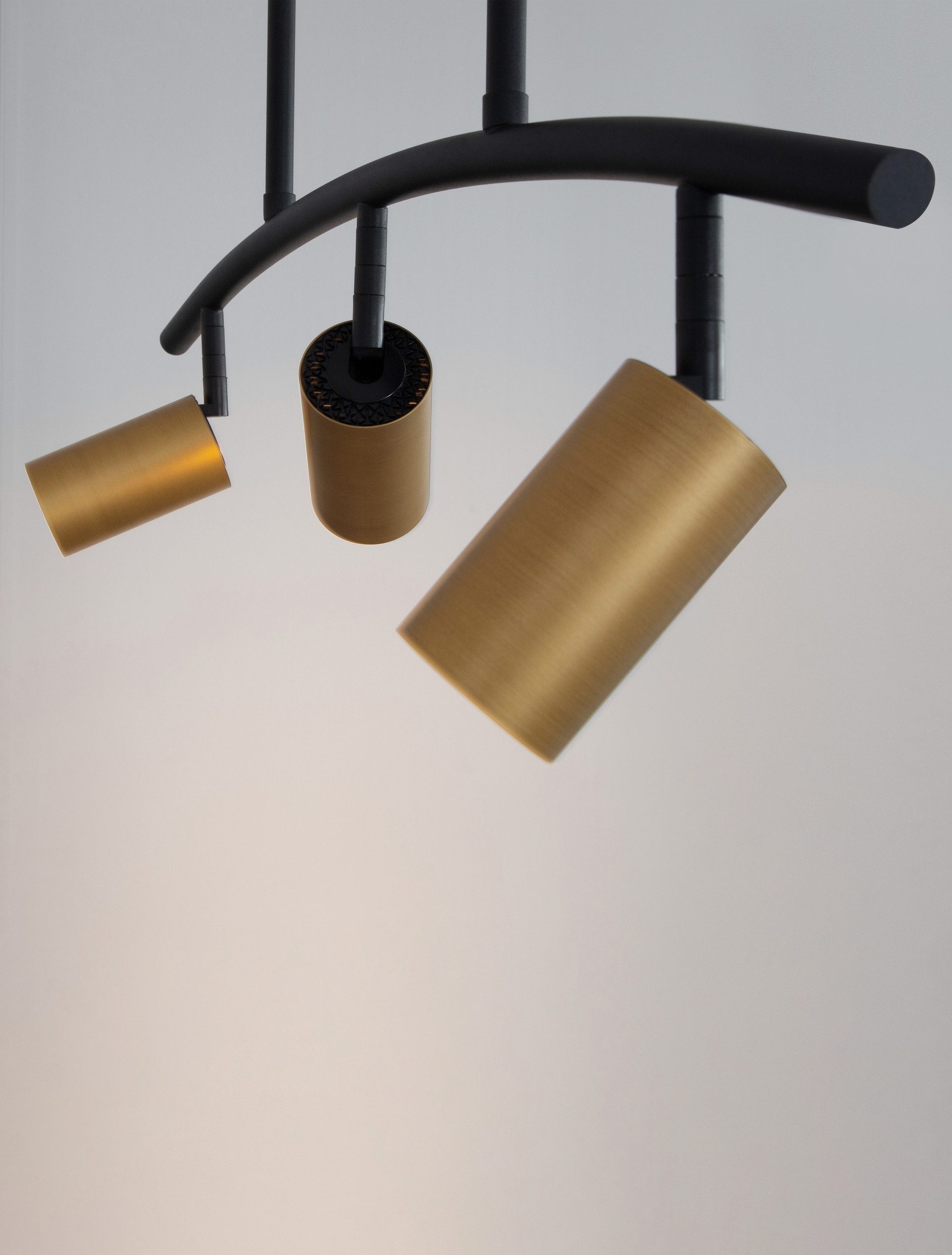 POGNO | L 72.5 H 90 cm | 30 W | IP20 | Black/Gold | Aluminum
