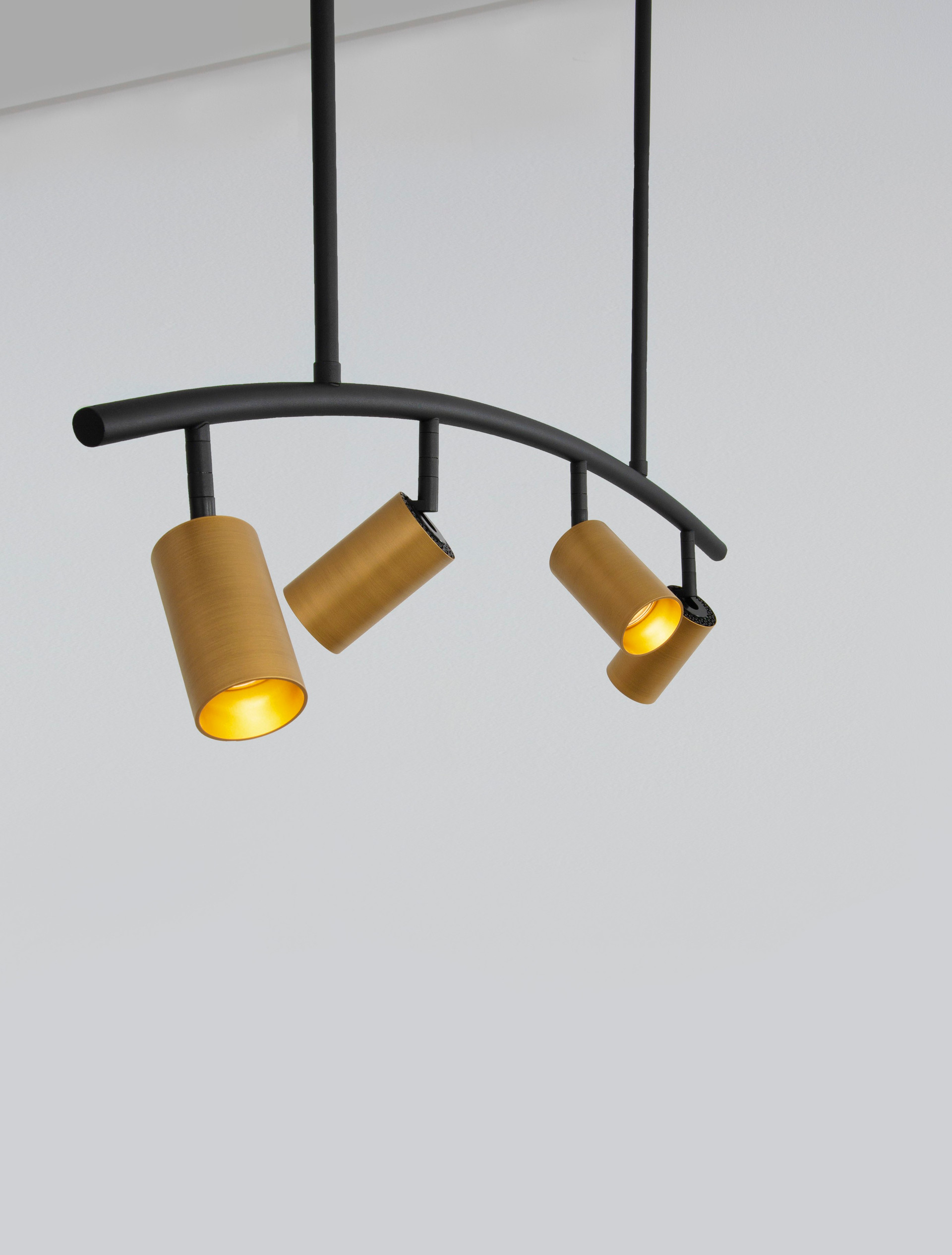 POGNO | L 96.5 H 90 cm | 40 W | IP20 | Black/Gold | Aluminum